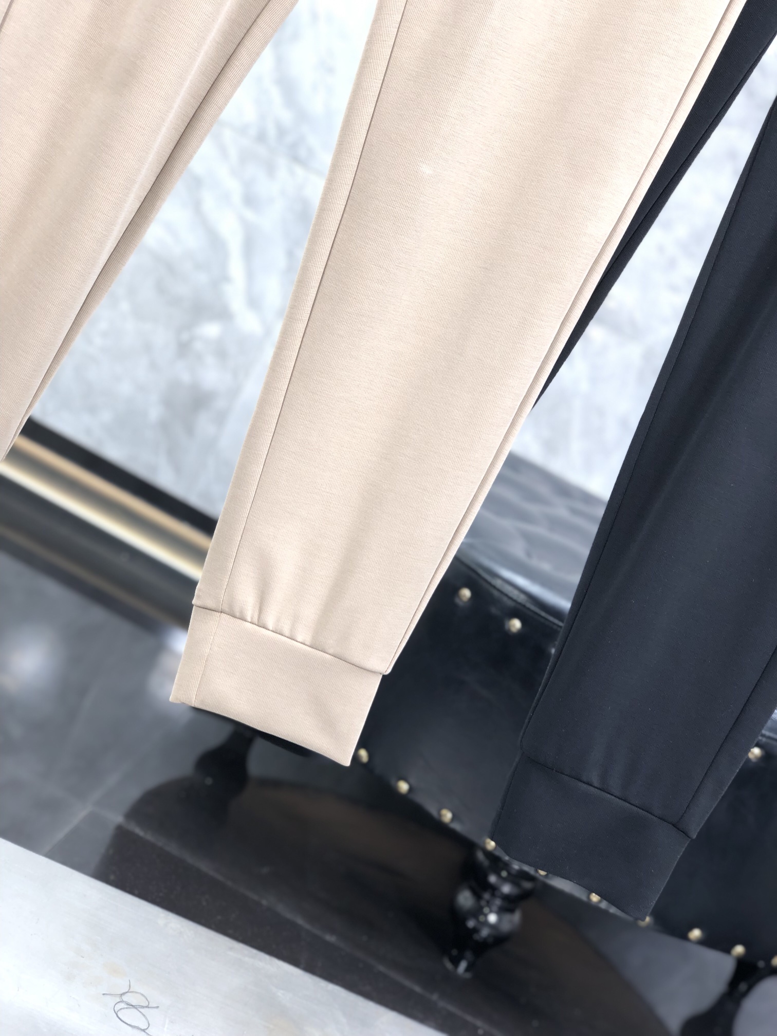 芬迪2024春夏SS时尚最潮最具吸引力的休闲裤D4难得一见倾心巨现实拍所见到实物保证都会被它的美貌征服！