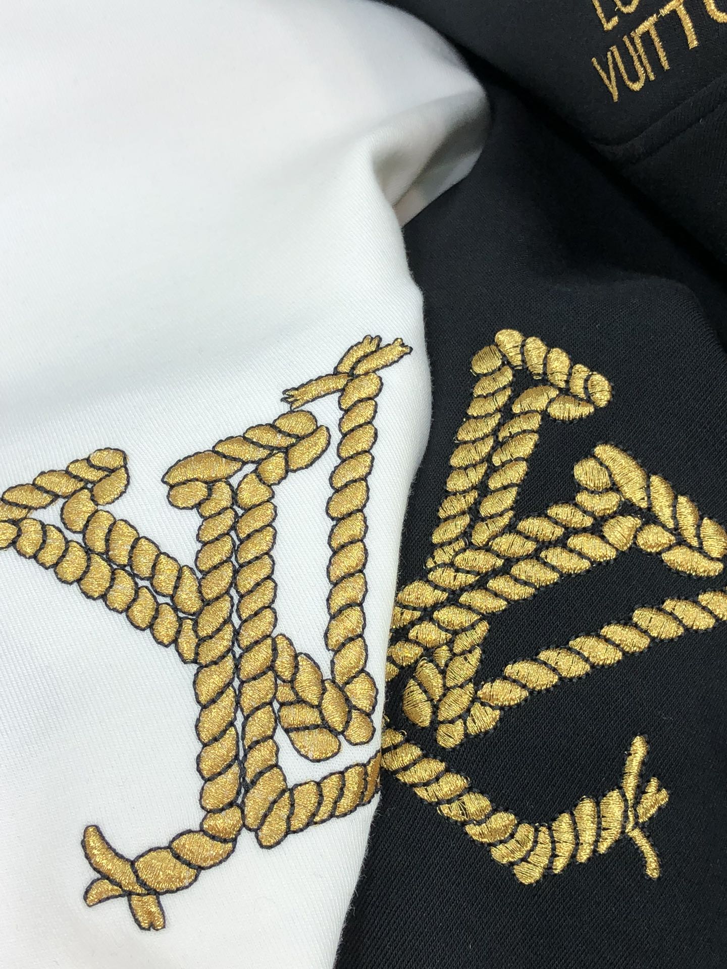  。Lv。高端品质 秋冬新品打底卫衣
采用24年🔥🔥🔥克重300g人棉 b质量杠杠的          