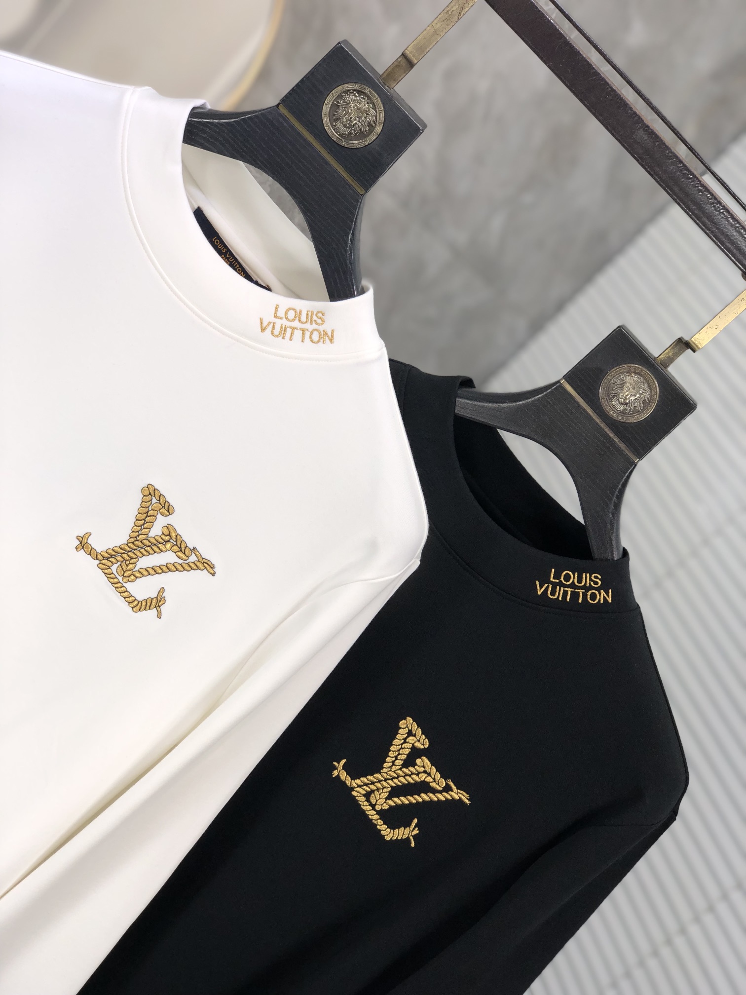  。Lv。高端品质 秋冬新品打底卫衣
采用24年🔥🔥🔥克重300g人棉 b质量杠杠的          