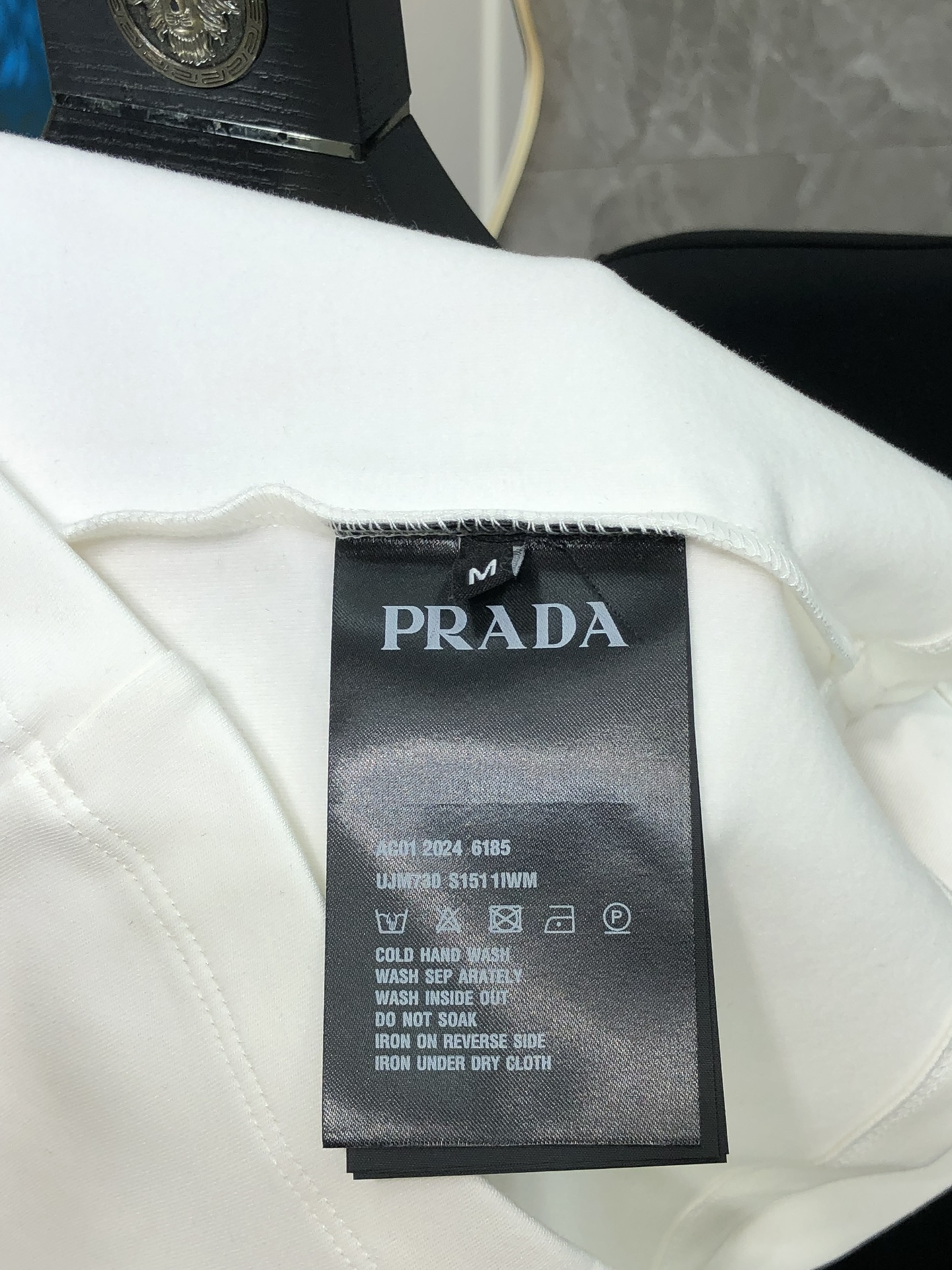  。普拉达。高端品质 秋冬新品打底卫衣
采用24年🔥🔥🔥克重300g人棉 b质量杠杠的         
