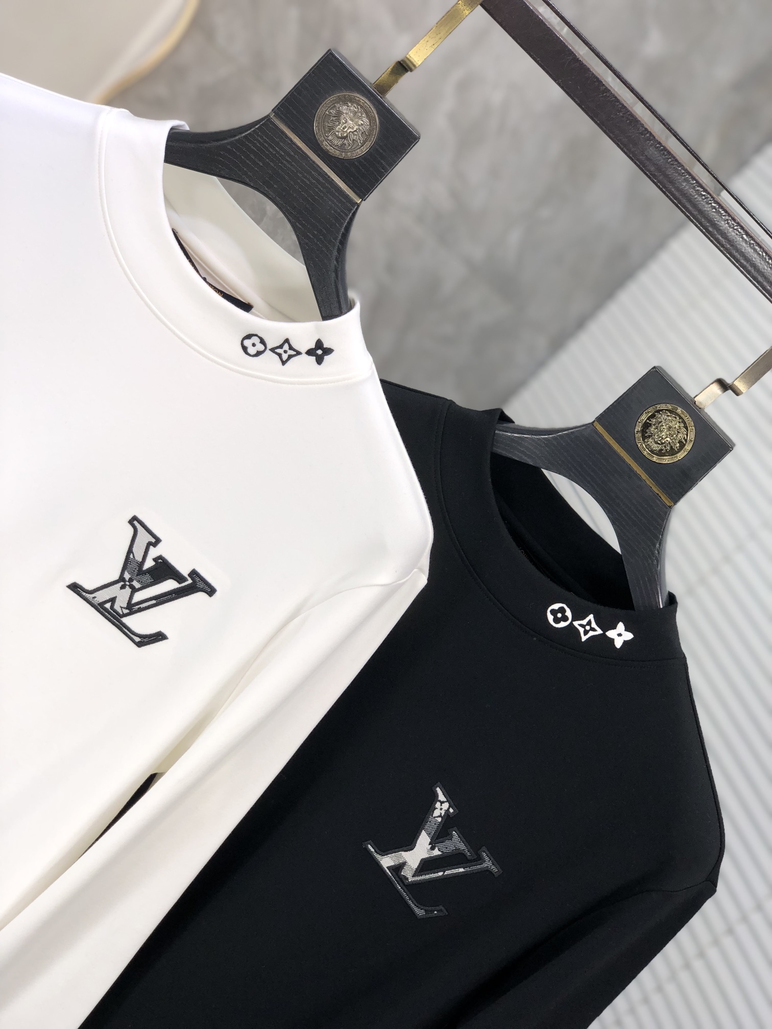  。Lv。高端品质 秋冬新品打底卫衣
采用24年🔥🔥🔥克重300g人棉 b质量杠杠的          