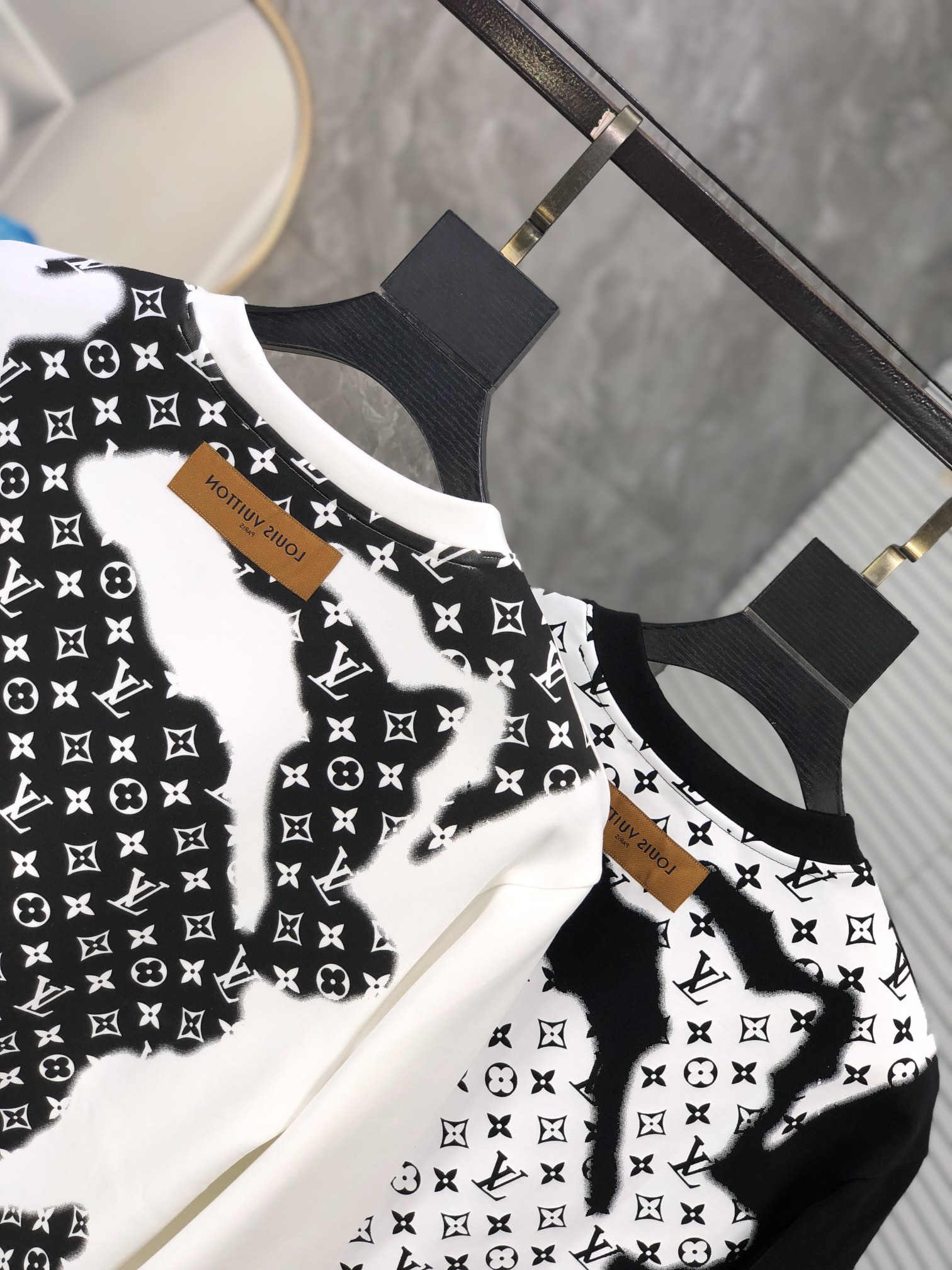  。Lv。秋冬高端定制。 最新卫衣，高端精致且不浮夸，b时尚休闲圆领款，定制太空卫衣纯棉！科技面料，定制