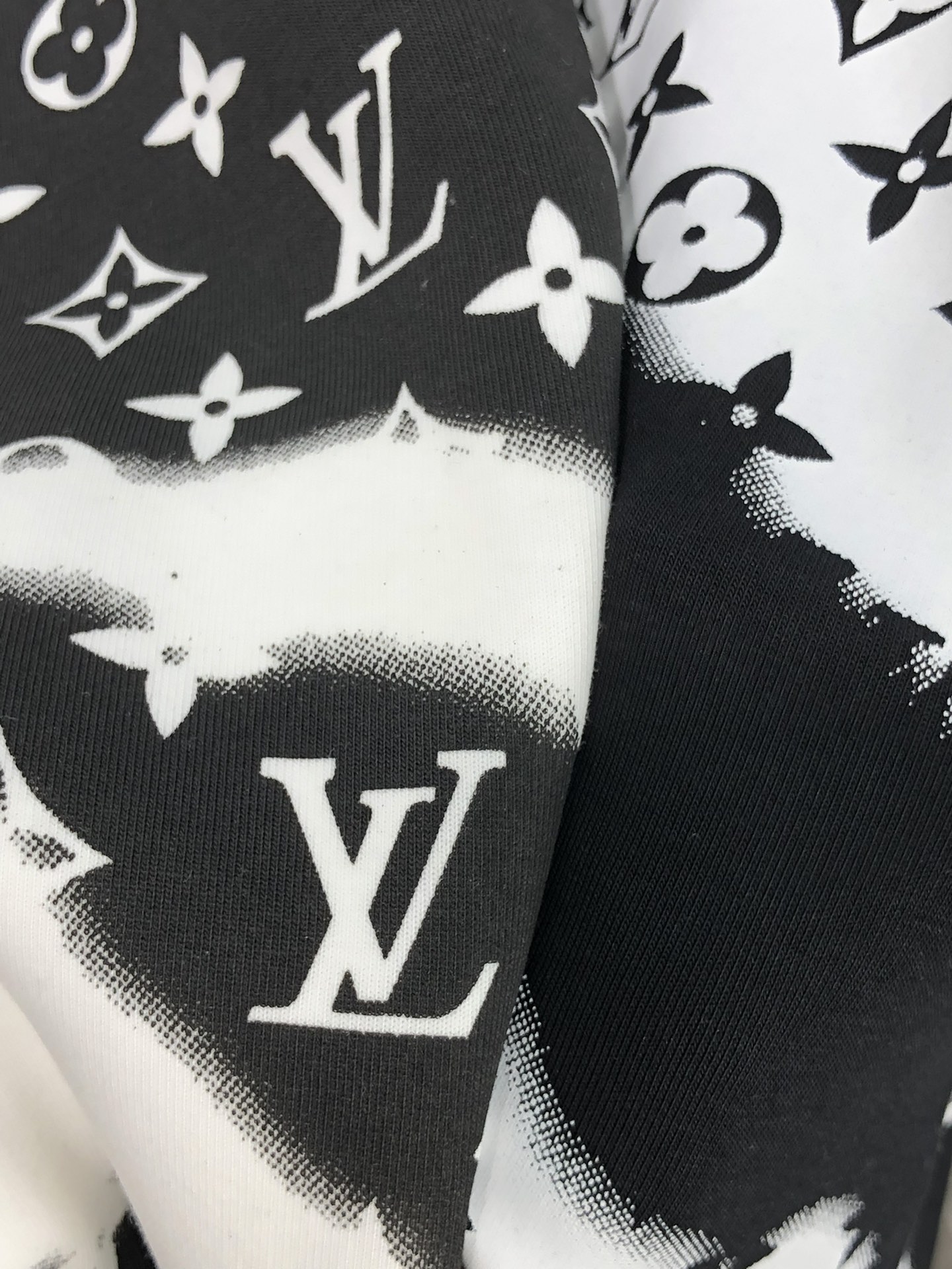  。Lv。秋冬高端定制。 最新卫衣，高端精致且不浮夸，b时尚休闲圆领款，定制太空卫衣纯棉！科技面料，定制