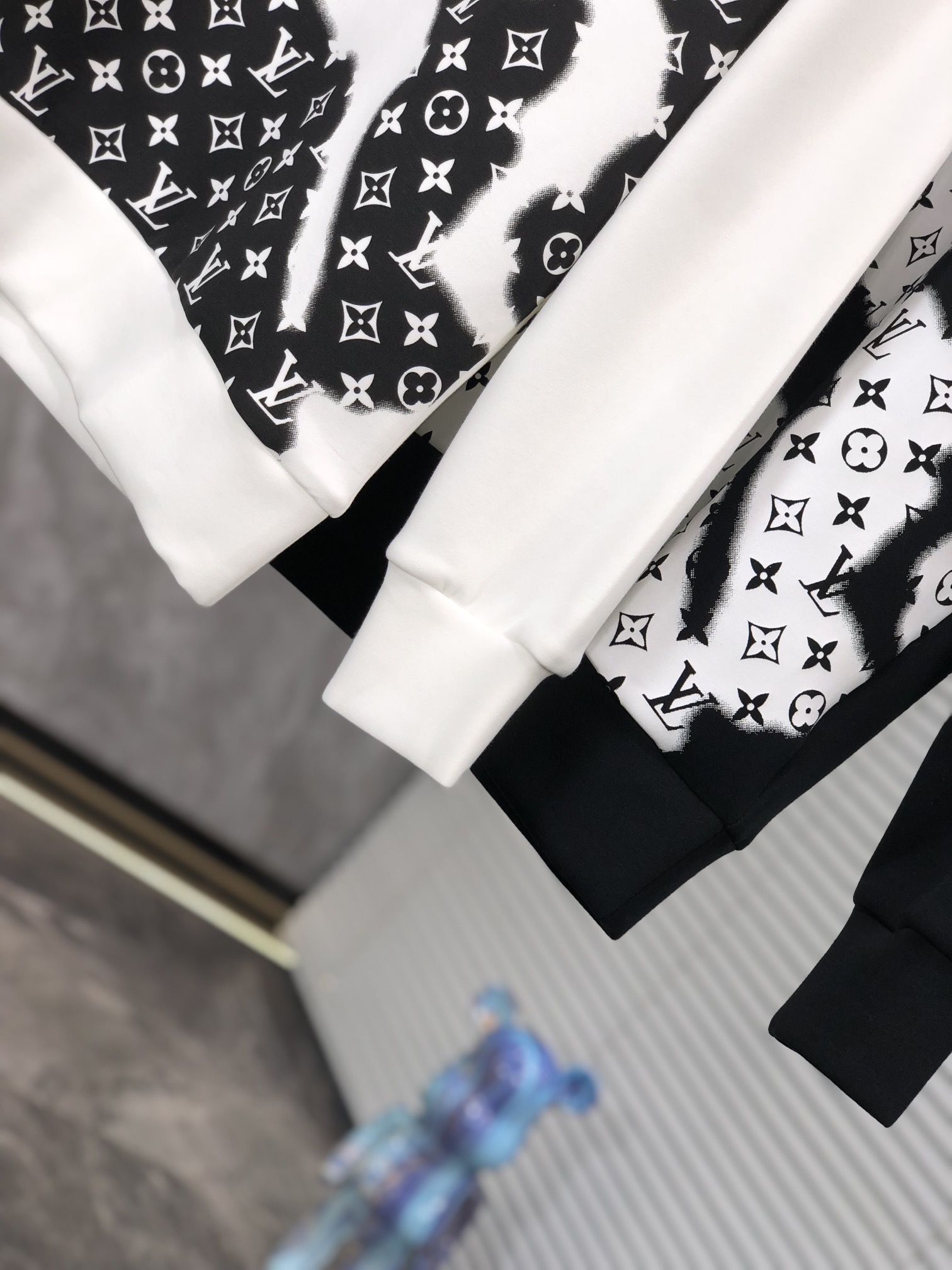  。Lv。秋冬高端定制。 最新卫衣，高端精致且不浮夸，b时尚休闲圆领款，定制太空卫衣纯棉！科技面料，定制
