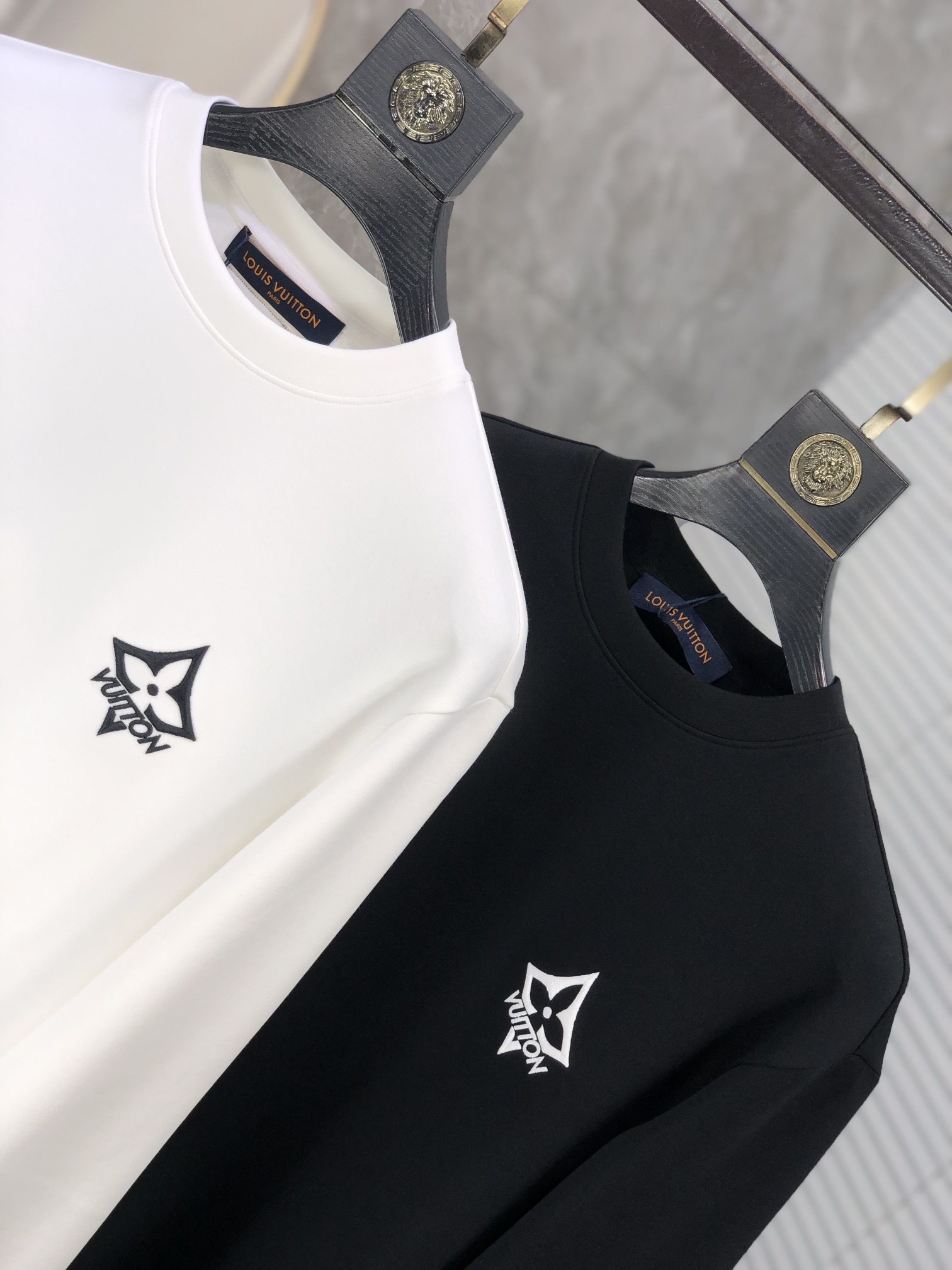  。Lv。秋冬高端定制。 最新卫衣，高端精致且不浮夸，b时尚休闲圆领款，定制太空卫衣纯棉！科技面料，定制