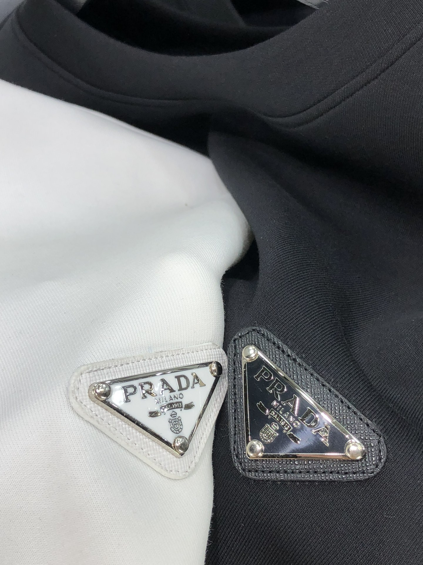  。普拉达。秋冬高端定制。 最新卫衣，高端精致且不浮夸，b时尚休闲圆领款，定制太空卫衣纯棉！科技面料，定