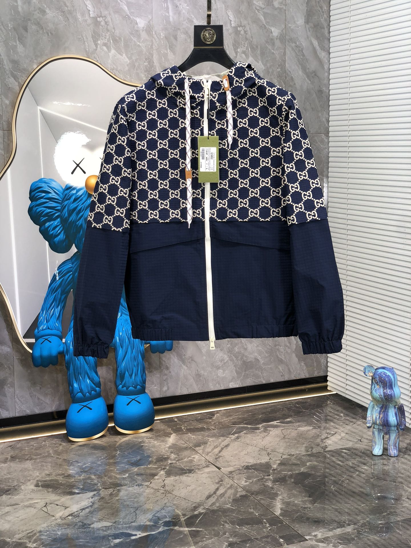 NO:116630,.Gucci.25SS early spring new jacket jacket. Custom-made dyed nylon fabric, side pocket triangle hardware embellishment, original custom collar mark washing mark. 7 custom hardware zipper, original consistent hardware The most classic logo series is also the most classic design, the upper body is versatile and not picky to wear. Loose OS boyfriend style cut, classic logo~ This classic style can be worn for many years and will not be outdated. Number m-xxxL.m wear 175/130 catties, gucci, jackets & coats, jackets & coats, alexander wang19860909.Gucci.25SS早春新款夹克外套.定制定染尼龙面料,侧边口袋三角标五金点缀,原版定制领标洗水唛.7定制五金拉链,原版一致五金 最经典的徽标系列 也是最经典的设计,上身百搭好穿不挑人 宽松OS男友风版型裁剪,的经典标志~入手这一件经典款,可以穿很多年都不会过时 码数m-xxxL.m穿175/130斤,,gucci,jackets & coats,jackets & coats,alexander wang,Men's clothing