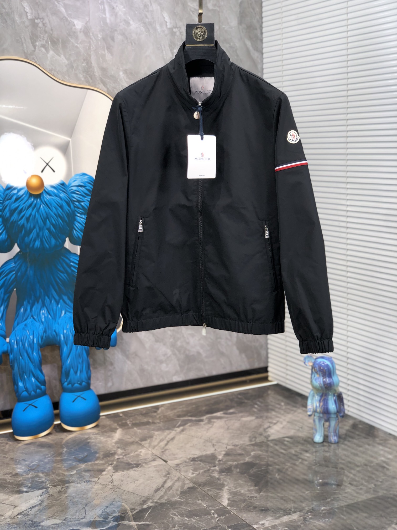 NO:116636,.The mask.25SS early spring new jacket jacket. Custom-made dyed nylon fabric, side pocket triangle hardware embellishment, original custom collar and wash water mark.7 custom hardware zipper, original consistent hardware. The most classic logo series is also the most classic design. The upper body is versatile and not picky. Loose OS boyfriend style cut, the classic logo~Entertainment of this classic style, you can wear it for many years and will not be outdated. Number m-xxxL.m wear 175/130 catties, Moncler, jackets & coats, jackets & coats, alexander wang19860909.蒙口.25SS早春新款夹克外套.定制定染尼龙面料,侧边口袋三角标五金点缀,原版定制领标洗水唛.7定制五金拉链,原版一致五金 最经典的徽标系列 也是最经典的设计,上身百搭好穿不挑人 宽松OS男友风版型裁剪,的经典标志~入手这一件经典款,可以穿很多年都不会过时 码数m-xxxL.m穿175/130斤,,Moncler,jackets & coats,jackets & coats,alexander wang,Men's clothing