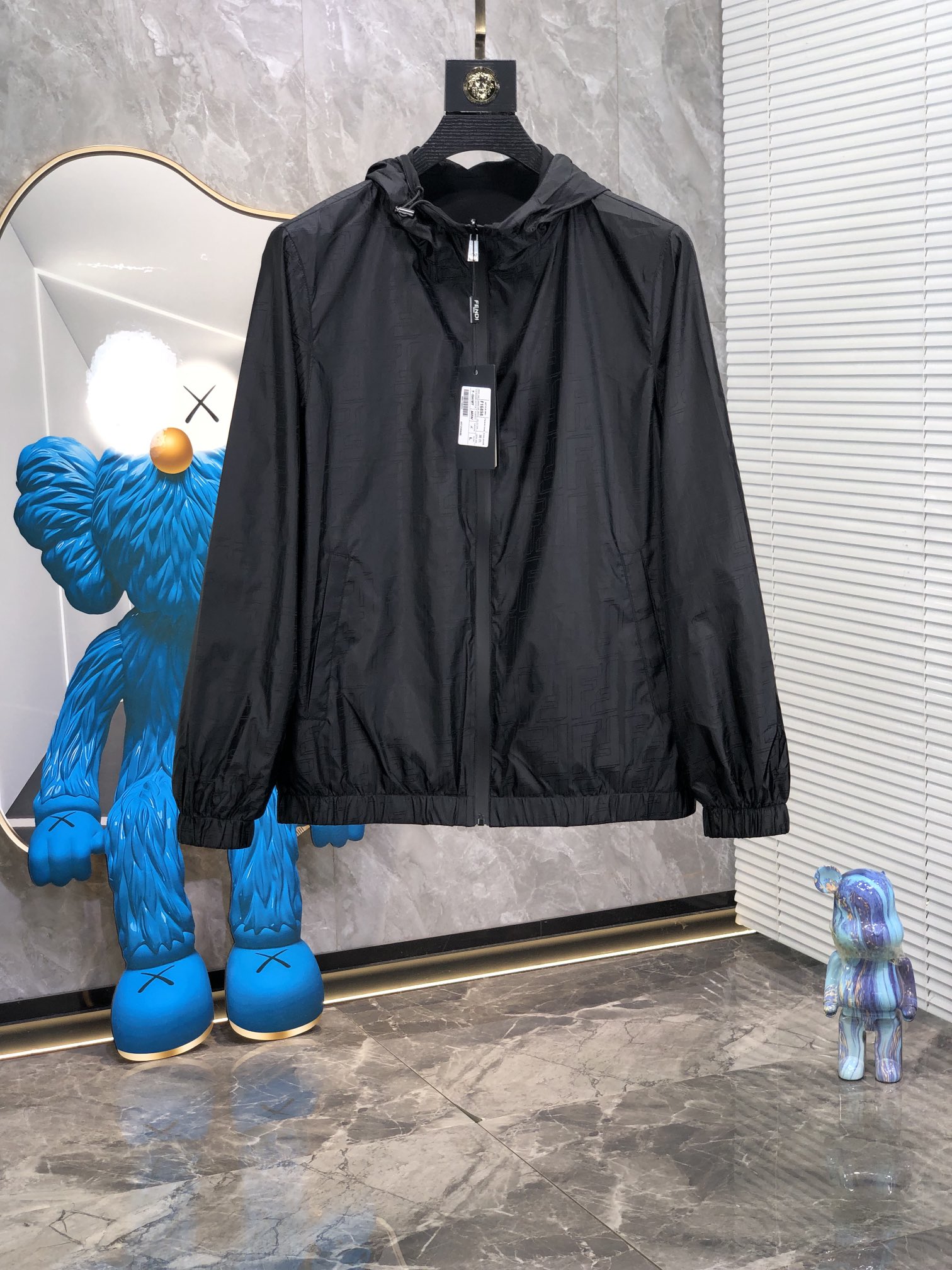 NO:116642,.Fendi. Double-sided 25SS early spring new jacket jacket. Custom-made dyed nylon fabric, side pocket triangle hardware embellishment, original custom collar washing mark. 7 custom hardware zipper, original consistent hardware The most classic logo series is also the most classic design, the upper body is versatile and not picky to wear. Loose OS boyfriend style cut, classic logo~ This classic style can be worn for many years and will not be outdated. Number m-xxxL.m wear 175/130 catties, fendi, jackets & coats, jackets & coats, alexander wang19860909.芬迪.双面穿25SS早春新款夹克外套.定制定染尼龙面料,侧边口袋三角标五金点缀,原版定制领标洗水唛.7定制五金拉链,原版一致五金 最经典的徽标系列 也是最经典的设计,上身百搭好穿不挑人 宽松OS男友风版型裁剪,的经典标志~入手这一件经典款,可以穿很多年都不会过时 码数m-xxxL.m穿175/130斤,,fendi,jackets & coats,jackets & coats,alexander wang,Men's clothing