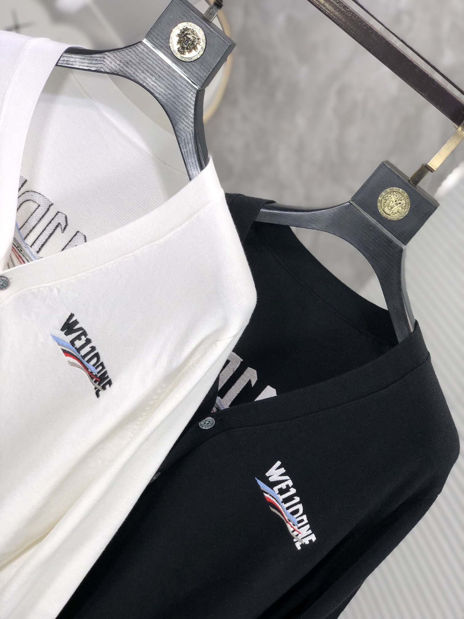       。 。w11。24秋冬新款针织羊毛衫，专柜同步发售！定制专属羊毛🐑面料，从容百搭，档次极高，