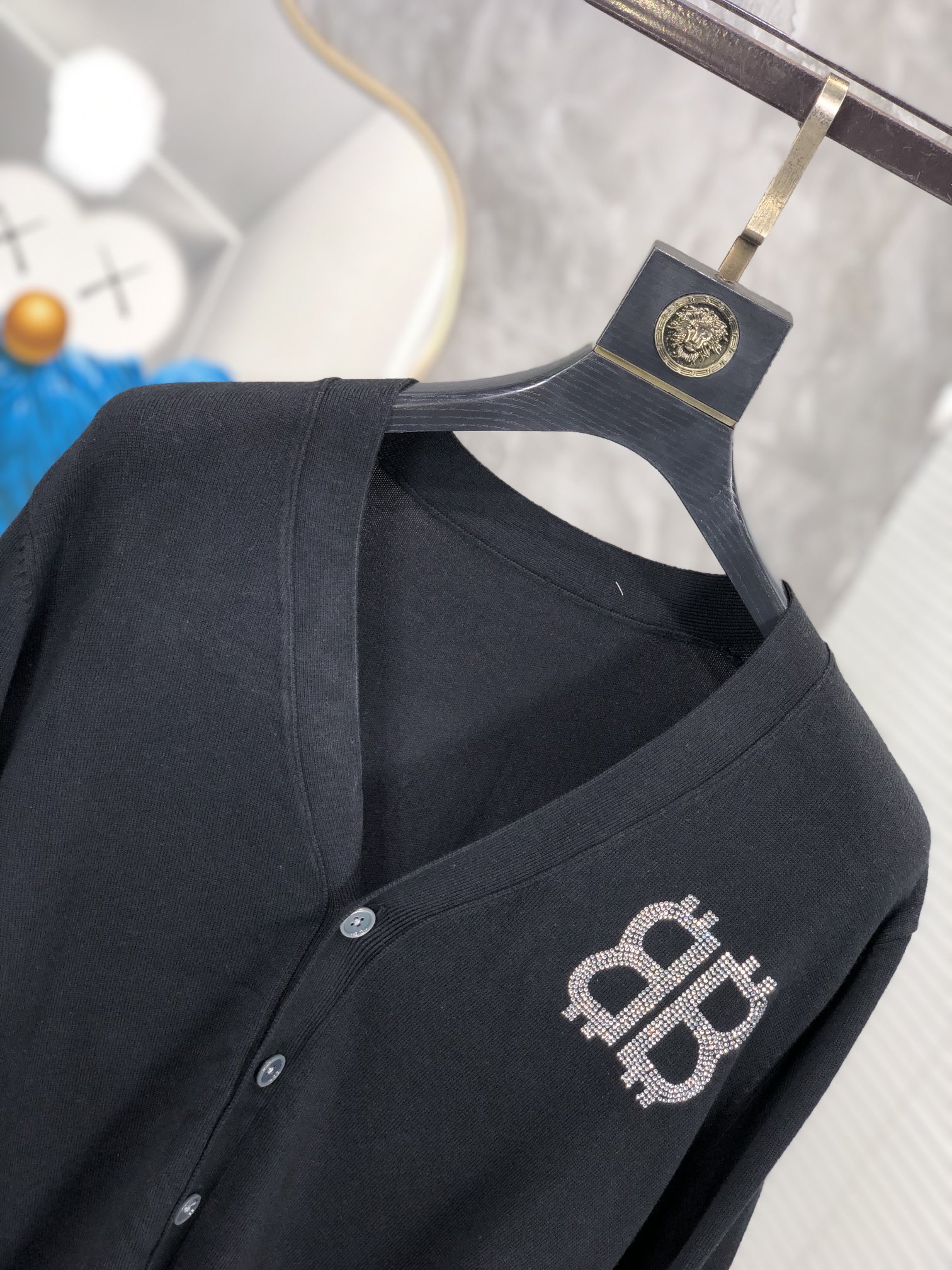       。 。巴黎世家。24秋冬新款针织羊毛衫，专柜同步发售！定制专属羊毛🐑面料，从容百搭，档次极高