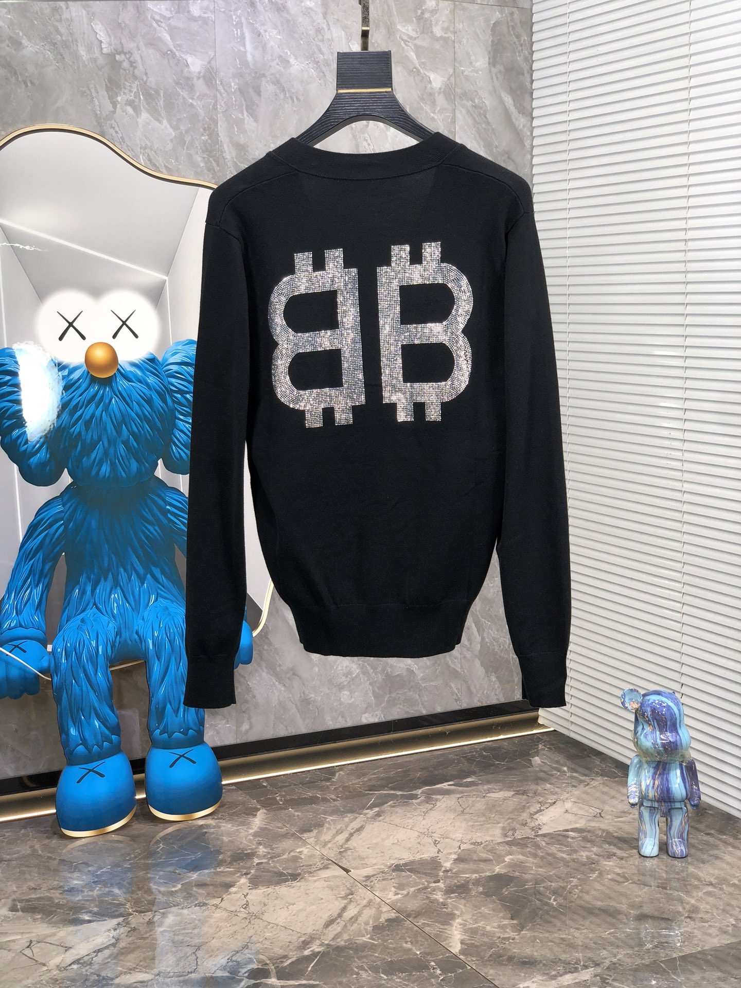       。 。巴黎世家。24秋冬新款针织羊毛衫，专柜同步发售！定制专属羊毛🐑面料，从容百搭，档次极高