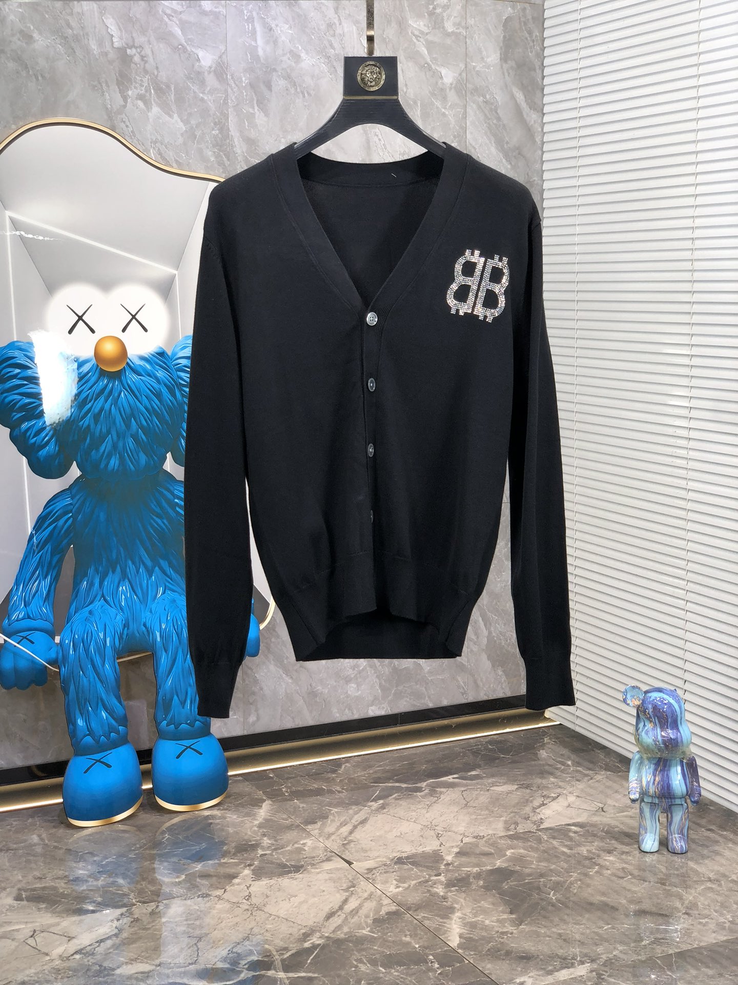       。 。巴黎世家。24秋冬新款针织羊毛衫，专柜同步发售！定制专属羊毛🐑面料，从容百搭，档次极高