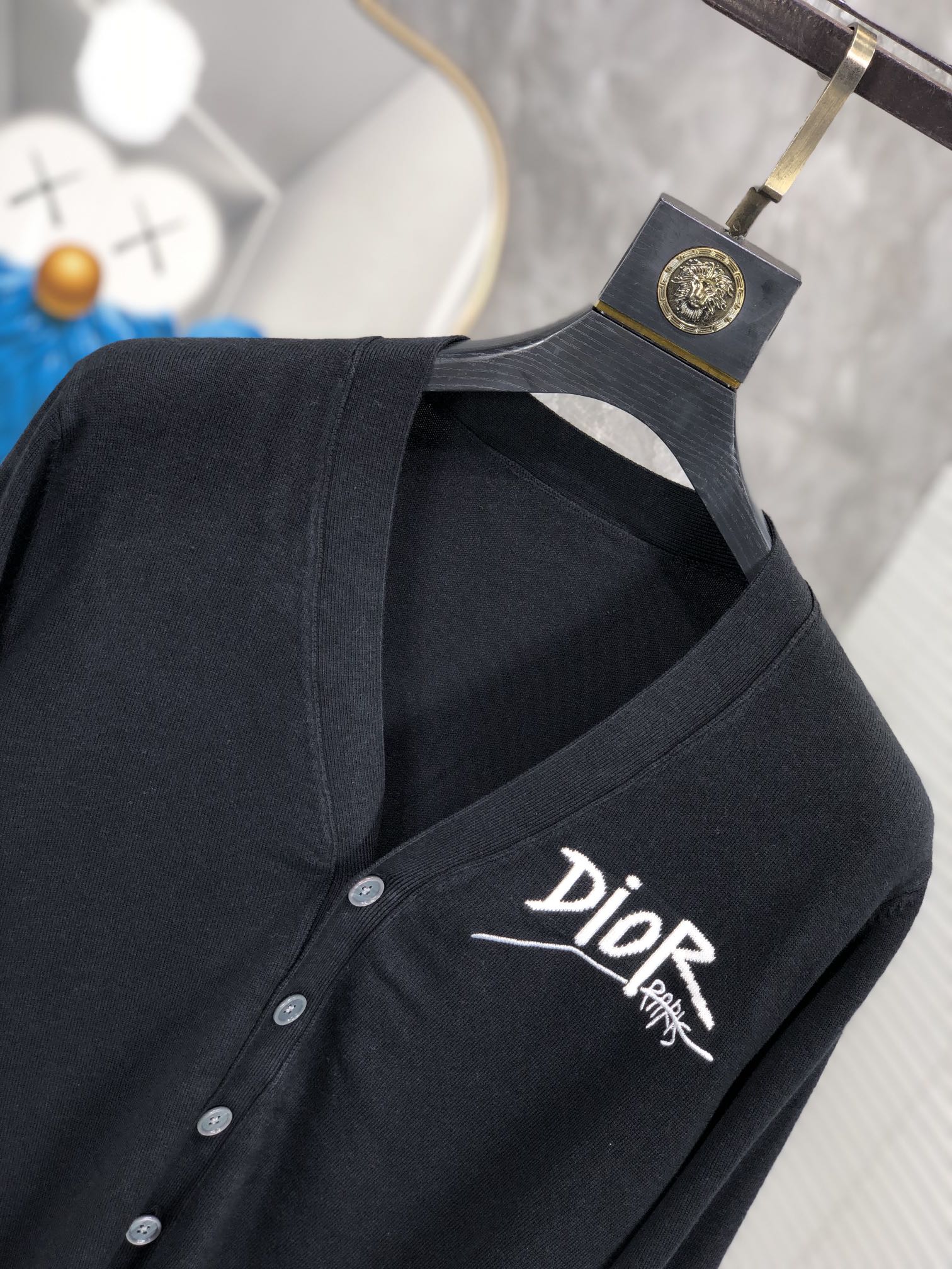       。 。Dior。24秋冬新款针织羊毛衫，专柜同步发售！定制专属羊毛🐑面料，从容百搭，档次极高