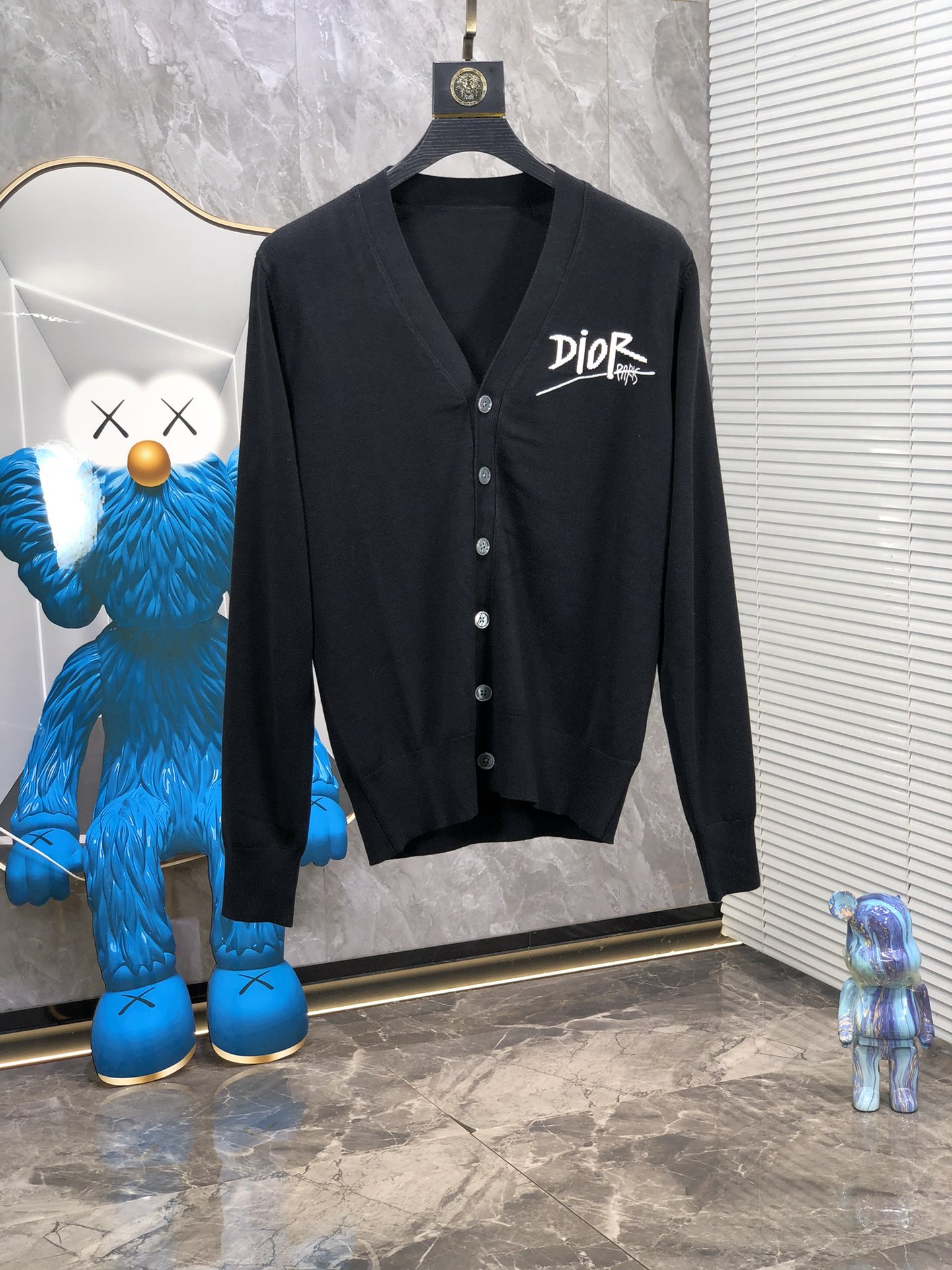       。 。Dior。24秋冬新款针织羊毛衫，专柜同步发售！定制专属羊毛🐑面料，从容百搭，档次极高