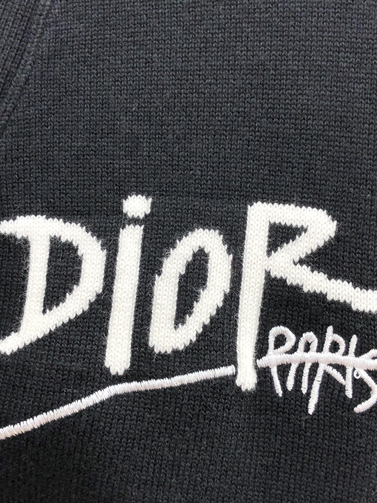       。 。Dior。24秋冬新款针织羊毛衫，专柜同步发售！定制专属羊毛🐑面料，从容百搭，档次极高