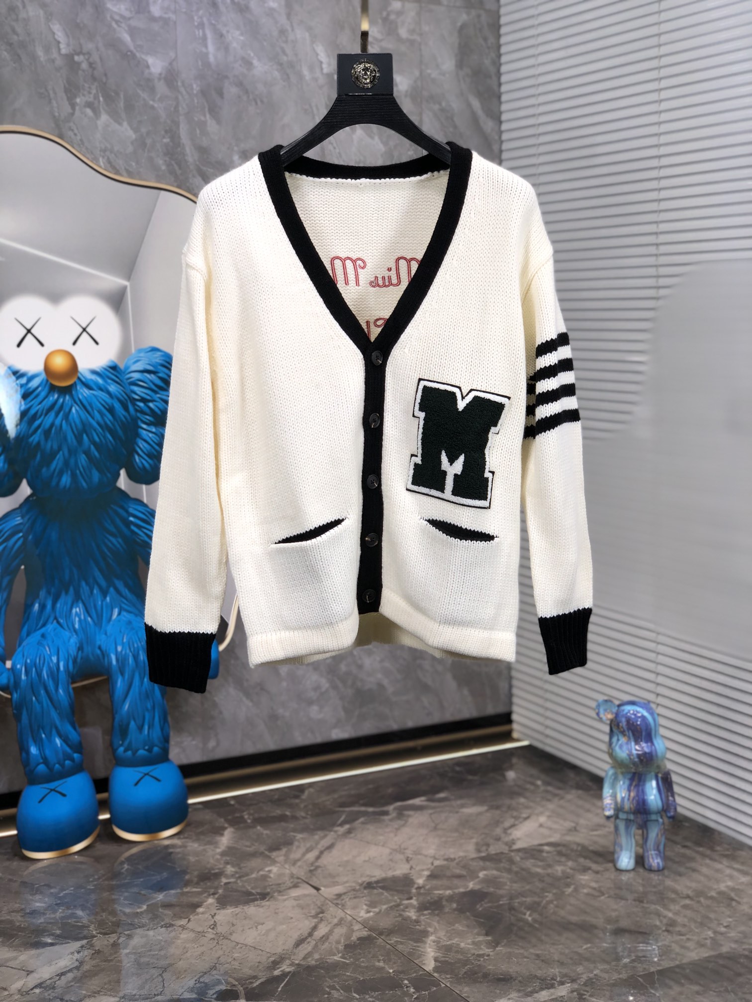       。 。miumiu。24秋冬新款针织羊毛衫，专柜同步发售！定制专属羊毛🐑面料，从容百搭，档次