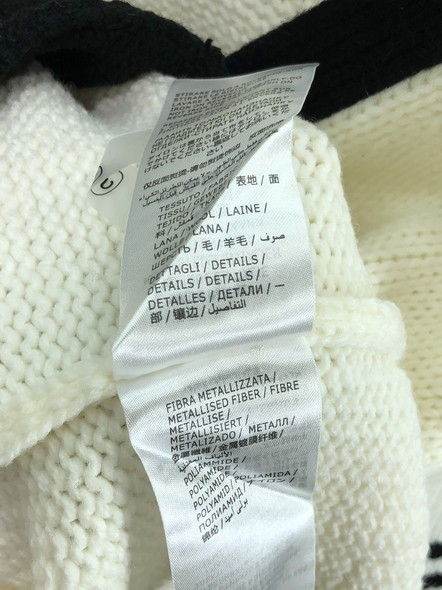      。 。miumiu。24秋冬新款针织羊毛衫，专柜同步发售！定制专属羊毛🐑面料，从容百搭，档次