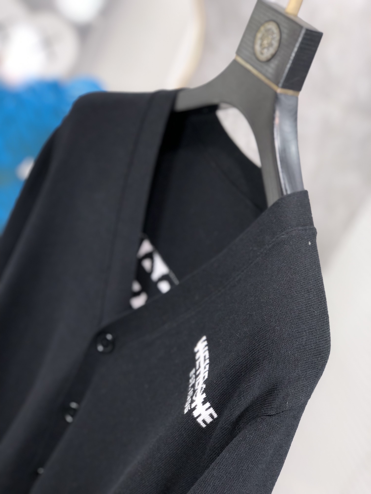       。 。w11。24秋冬新款针织羊毛衫，专柜同步发售！定制专属羊毛🐑面料，从容百搭，档次极高，