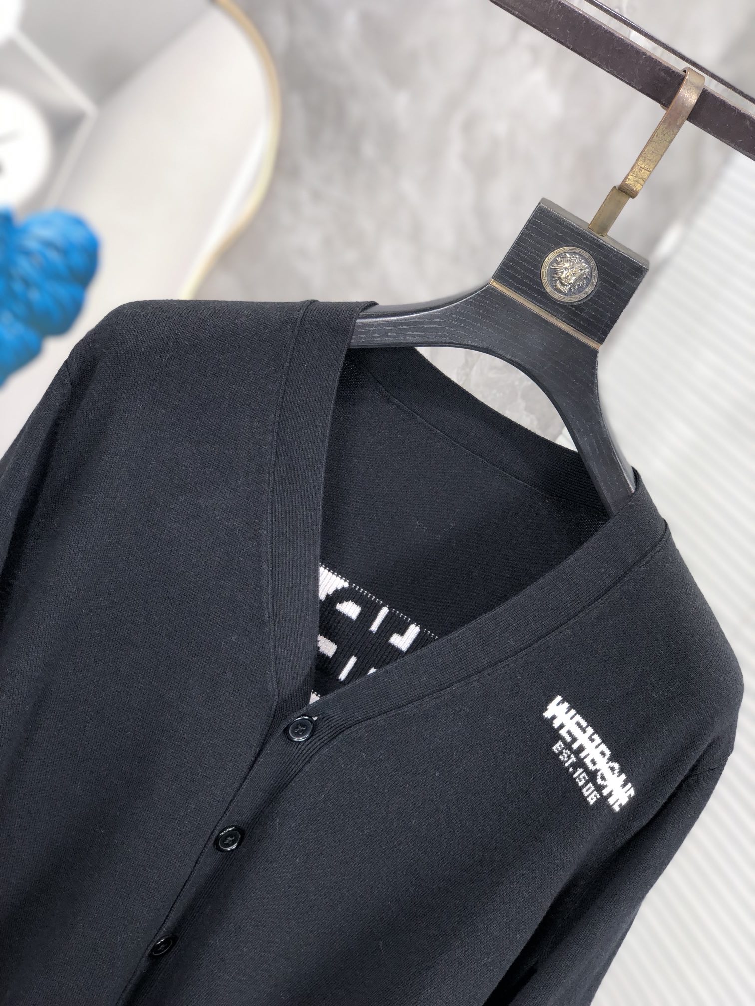       。 。w11。24秋冬新款针织羊毛衫，专柜同步发售！定制专属羊毛🐑面料，从容百搭，档次极高，