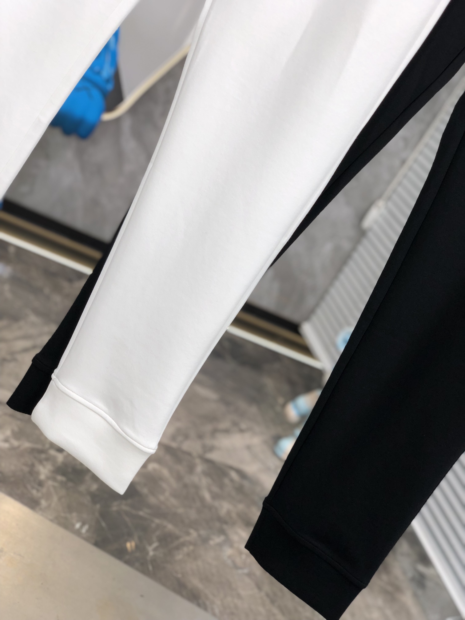  。巴宝莉。秋冬新品。订制高品质时尚休闲裤。超级百搭款。独家定制-进口高端高密度精棉面料，w贴身舒适，超