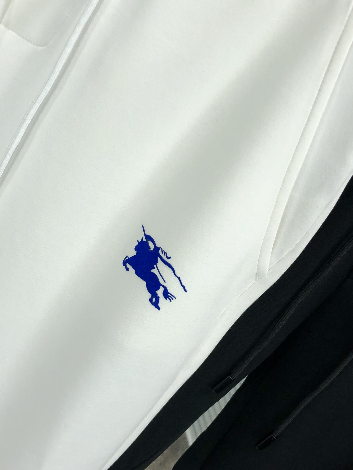  。巴宝莉。秋冬新品。订制高品质时尚休闲裤。超级百搭款。独家定制-进口高端高密度精棉面料，w贴身舒适，超