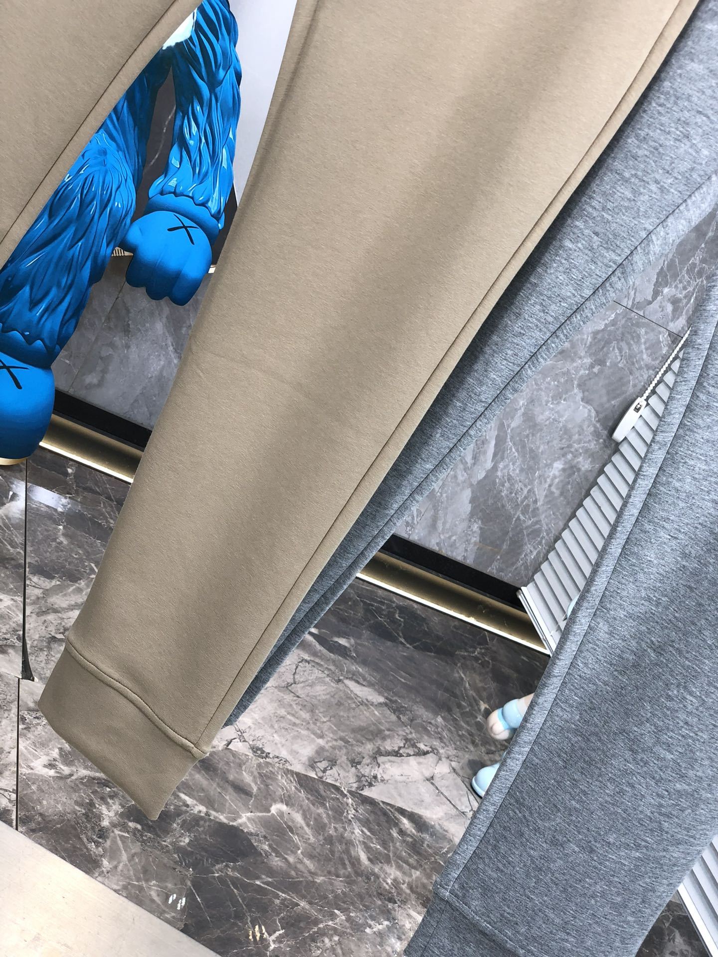  。巴宝莉 。秋冬新品。订制高品质时尚休闲裤。超级百搭款。独家定制-进口高端高密度精棉面料，w贴身舒适，