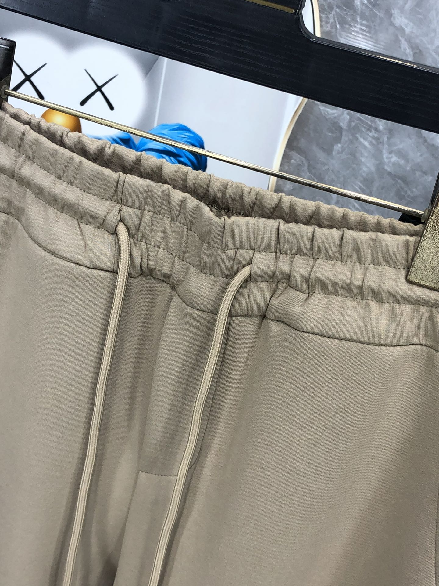  。阿玛尼。秋冬新品。订制高品质时尚休闲裤。超级百搭款。独家定制-进口高端高密度精棉面料，w贴身舒适，超