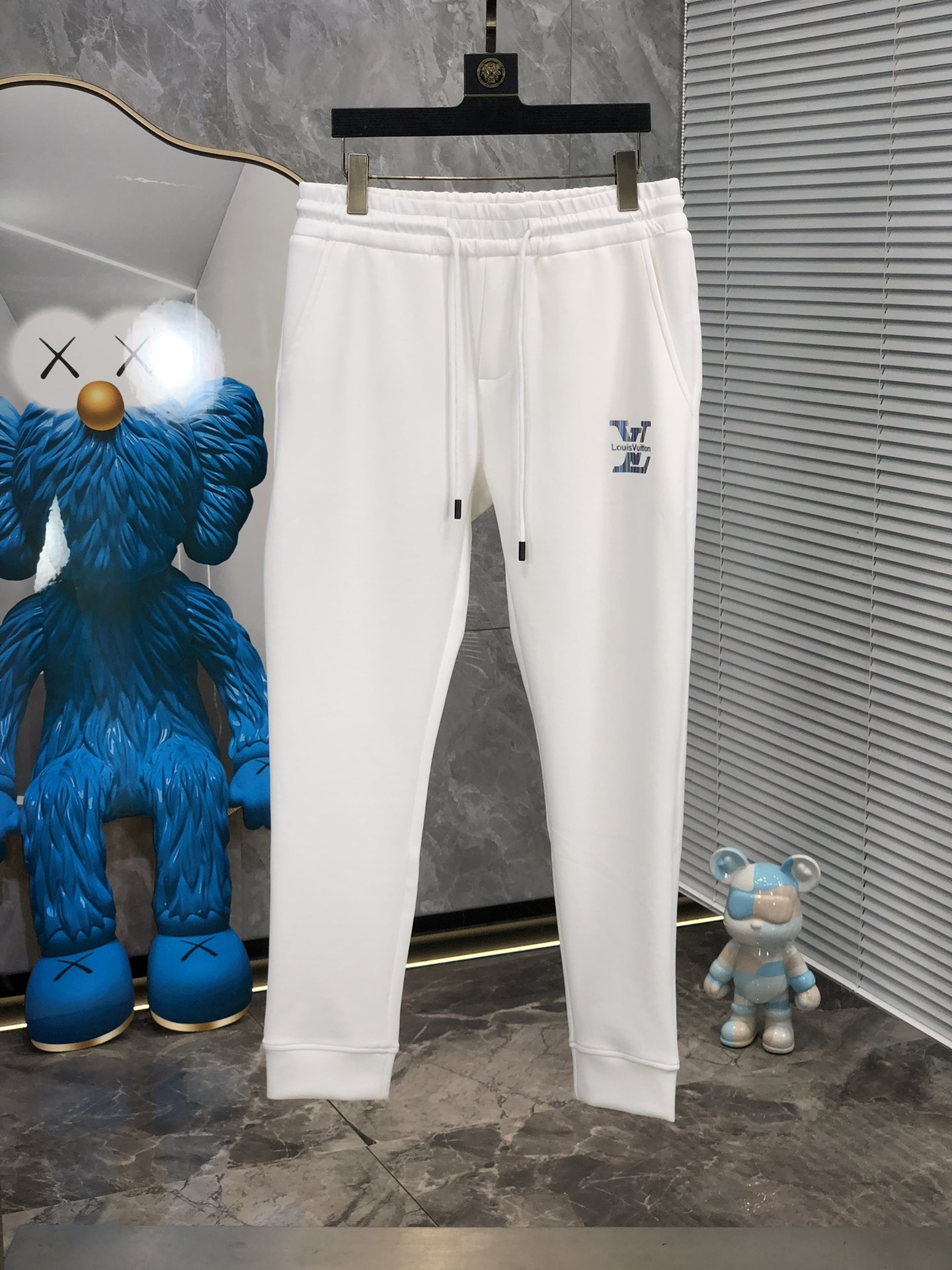  。Lv。秋冬新品。订制高品质时尚休闲裤。超级百搭款。独家定制-进口高端高密度精棉面料，w贴身舒适，超靓