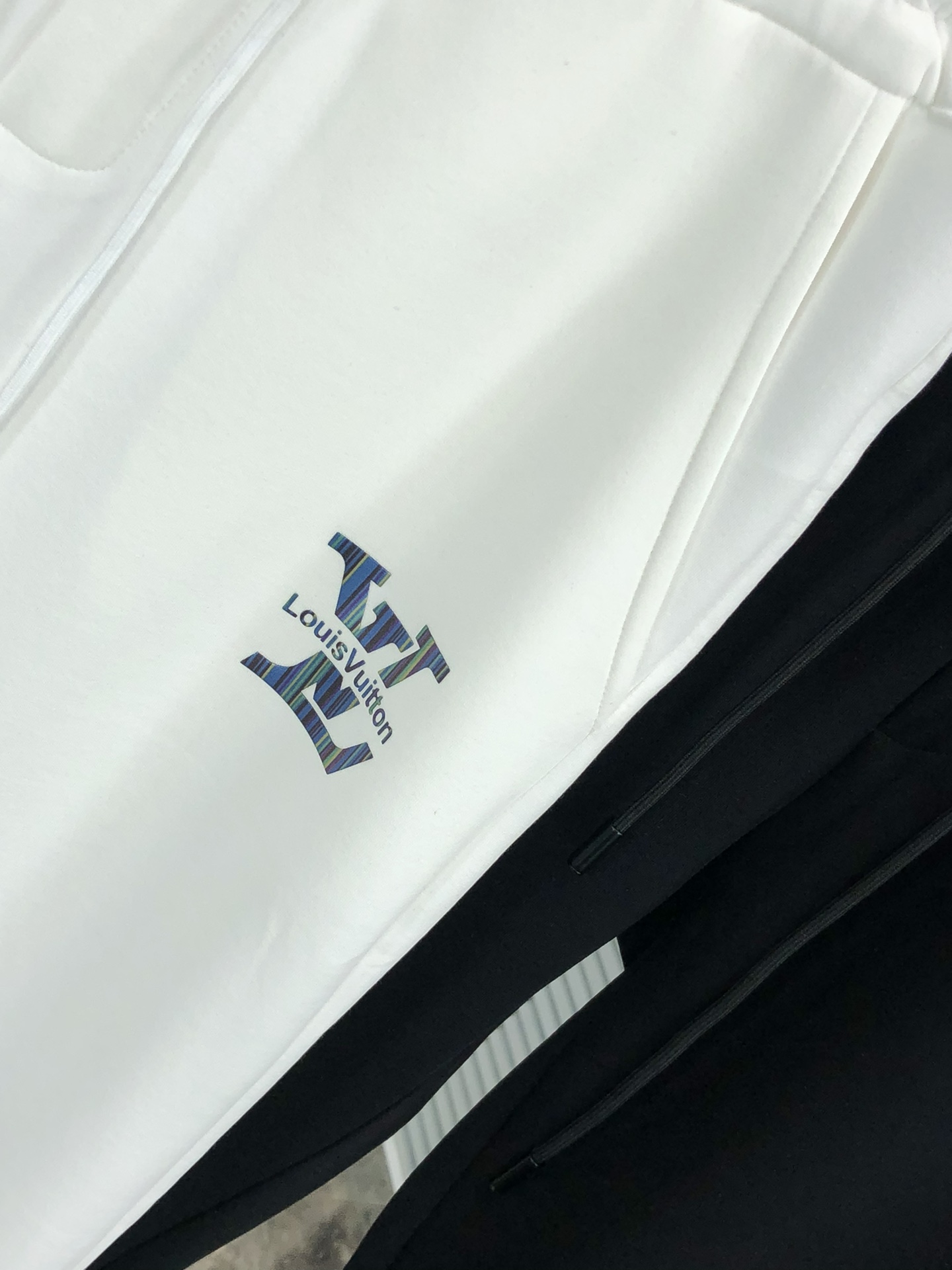  。Lv。秋冬新品。订制高品质时尚休闲裤。超级百搭款。独家定制-进口高端高密度精棉面料，w贴身舒适，超靓