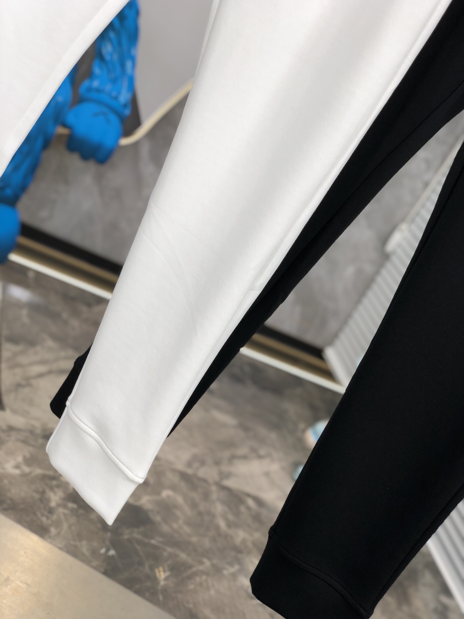  。Lv。秋冬新品。订制高品质时尚休闲裤。超级百搭款。独家定制-进口高端高密度精棉面料，w贴身舒适，超靓