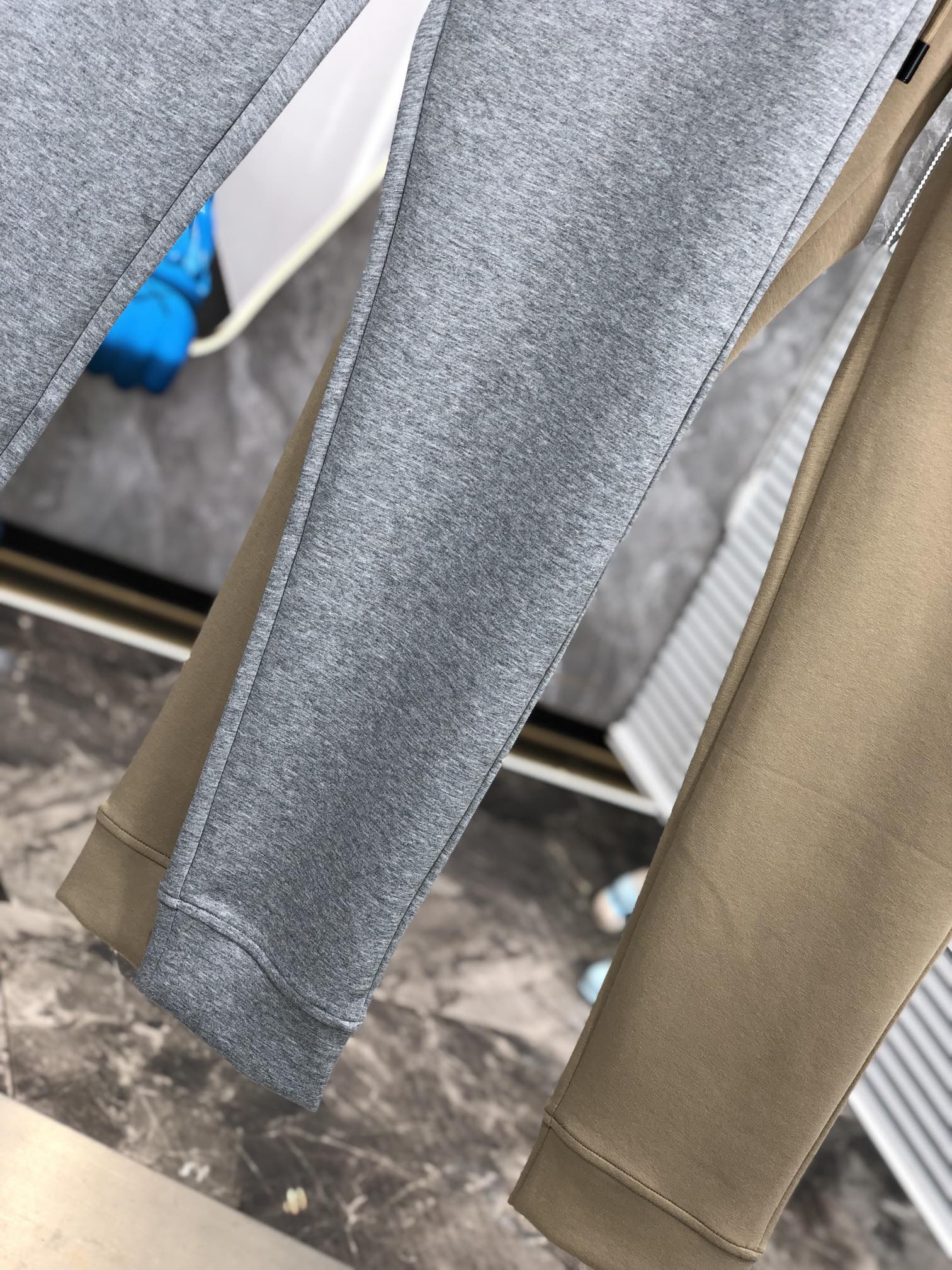  。Lv。秋冬新品。订制高品质时尚休闲裤。超级百搭款。独家定制-进口高端高密度精棉面料，w贴身舒适，超靓