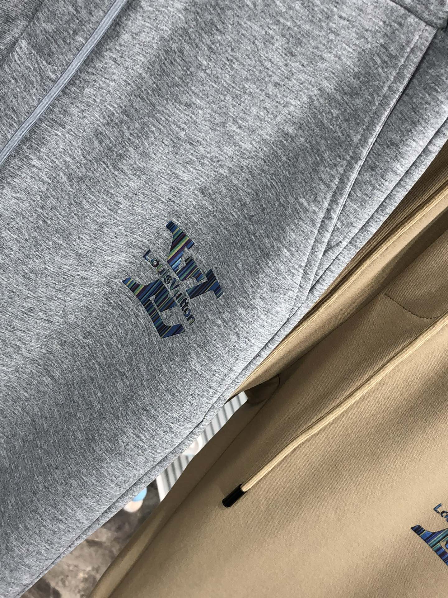  。Lv。秋冬新品。订制高品质时尚休闲裤。超级百搭款。独家定制-进口高端高密度精棉面料，w贴身舒适，超靓