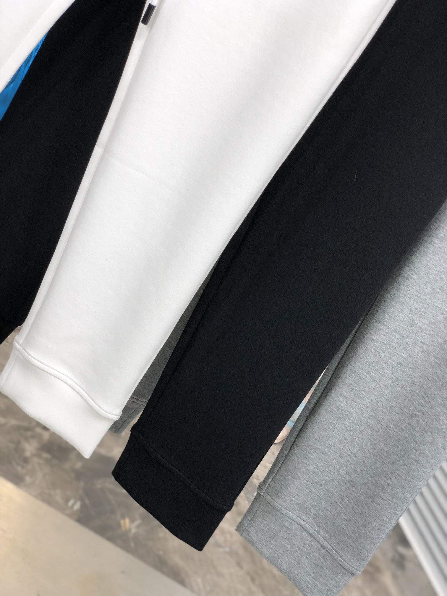  。Lv。秋冬新品。订制高品质时尚休闲裤。超级百搭款。独家定制-进口高端高密度精棉面料，w贴身舒适，超靓