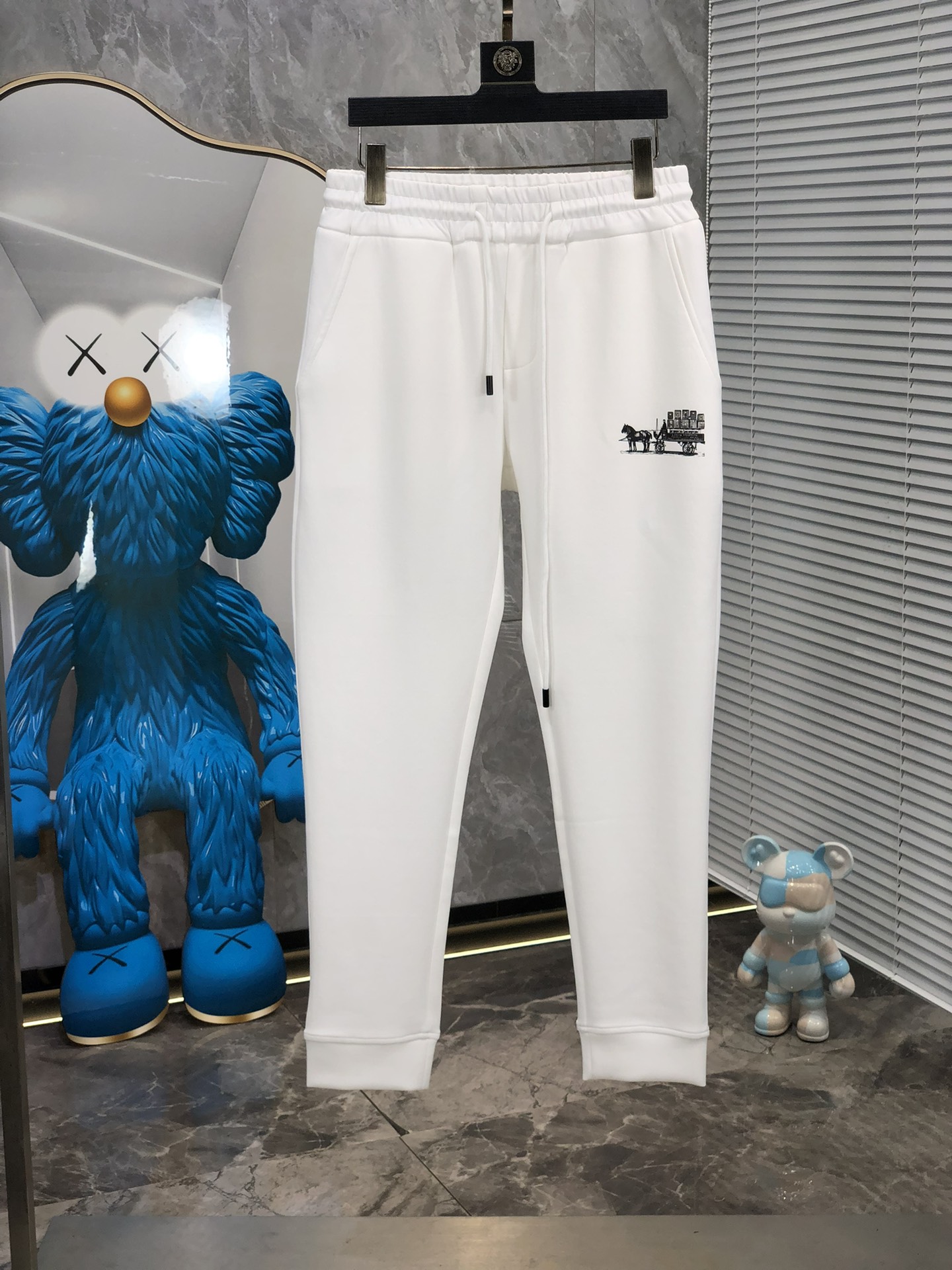  。Lv。秋冬新品。订制高品质时尚休闲裤。超级百搭款。独家定制-进口高端高密度精棉面料，w贴身舒适，超靓