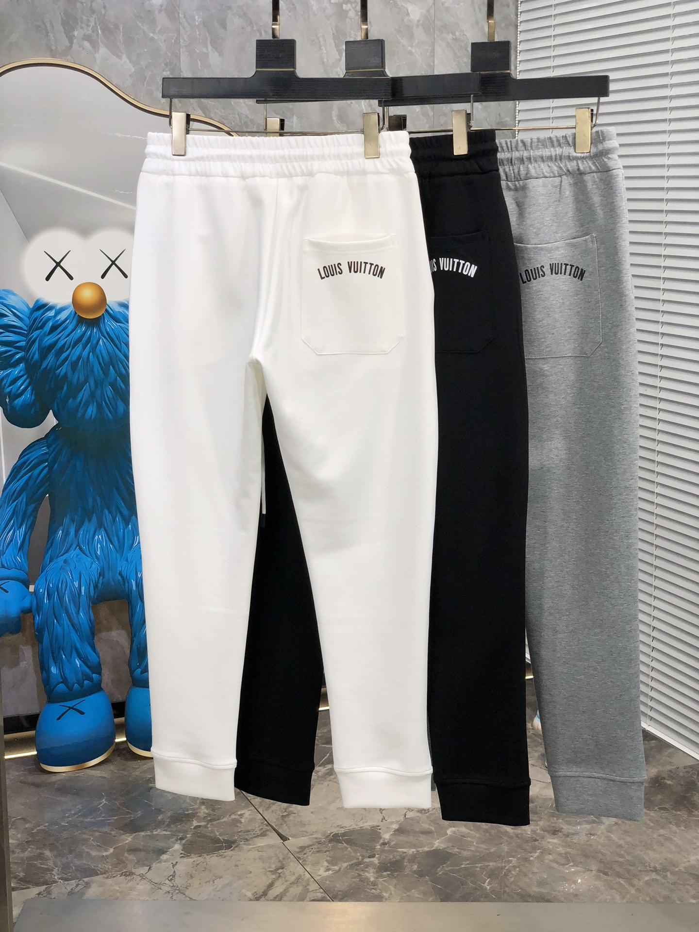  。Lv。秋冬新品。订制高品质时尚休闲裤。超级百搭款。独家定制-进口高端高密度精棉面料，w贴身舒适，超靓