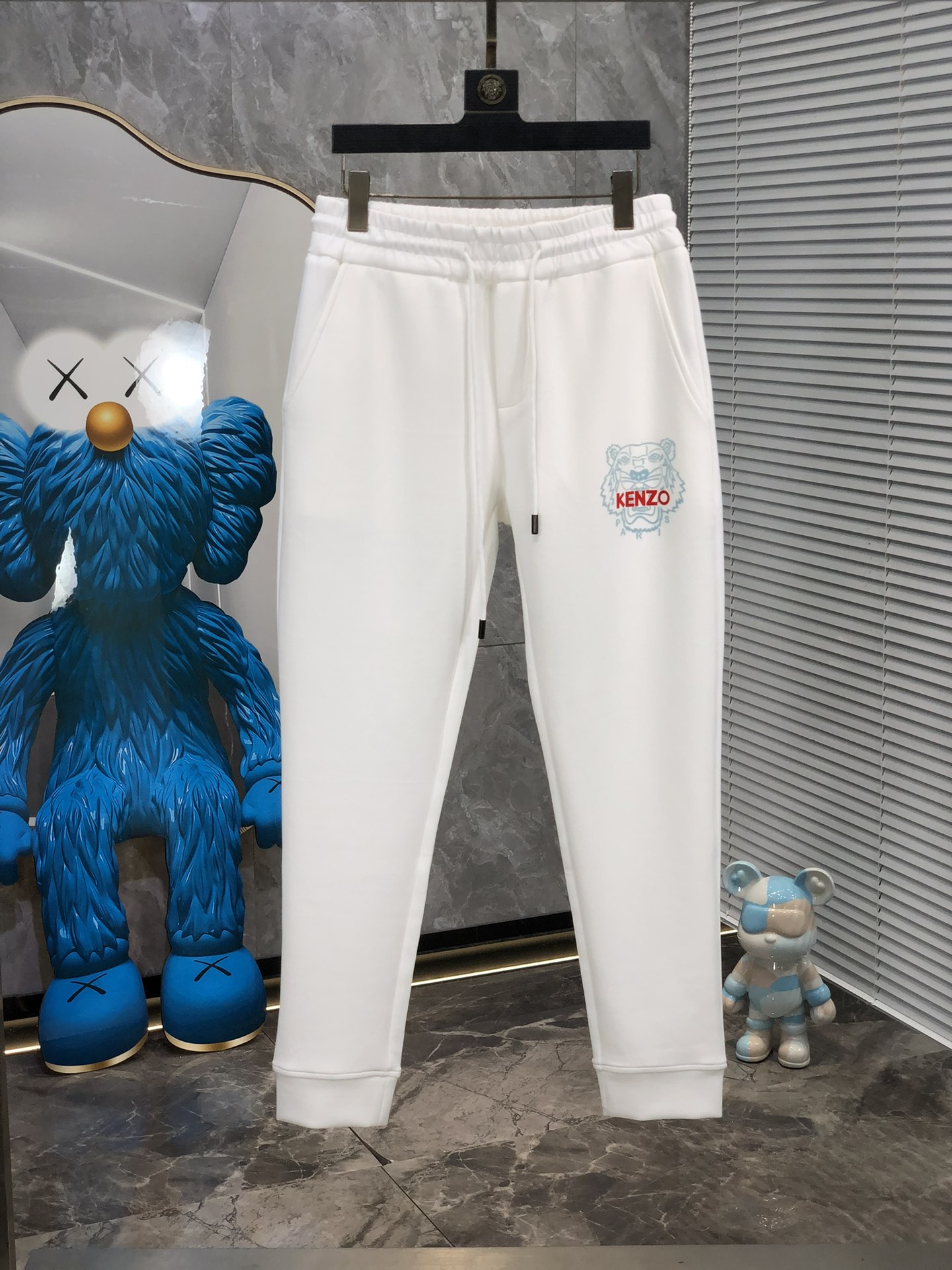  。kenzo。秋冬新品。订制高品质时尚休闲裤。超级百搭款。独家定制-进口高端高密度精棉面料，w贴身舒适