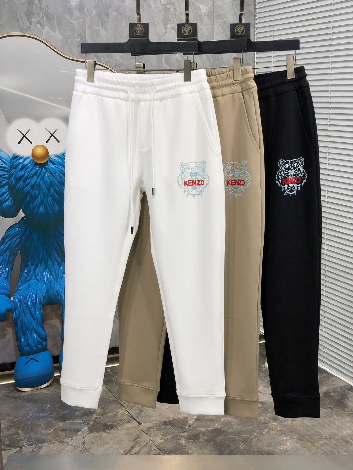  。kenzo。秋冬新品。订制高品质时尚休闲裤。超级百搭款。独家定制-进口高端高密度精棉面料，w贴身舒适