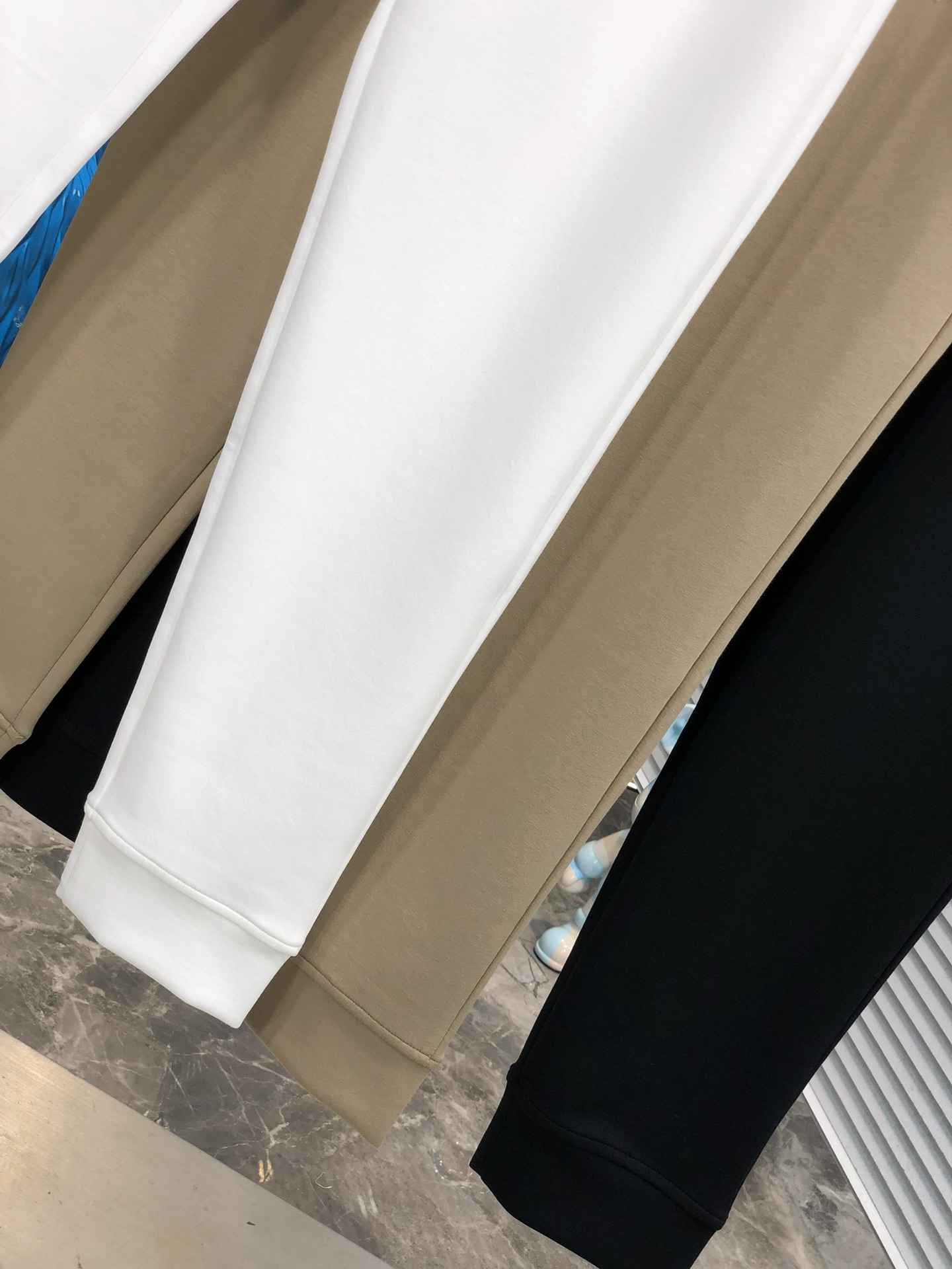  。kenzo。秋冬新品。订制高品质时尚休闲裤。超级百搭款。独家定制-进口高端高密度精棉面料，w贴身舒适