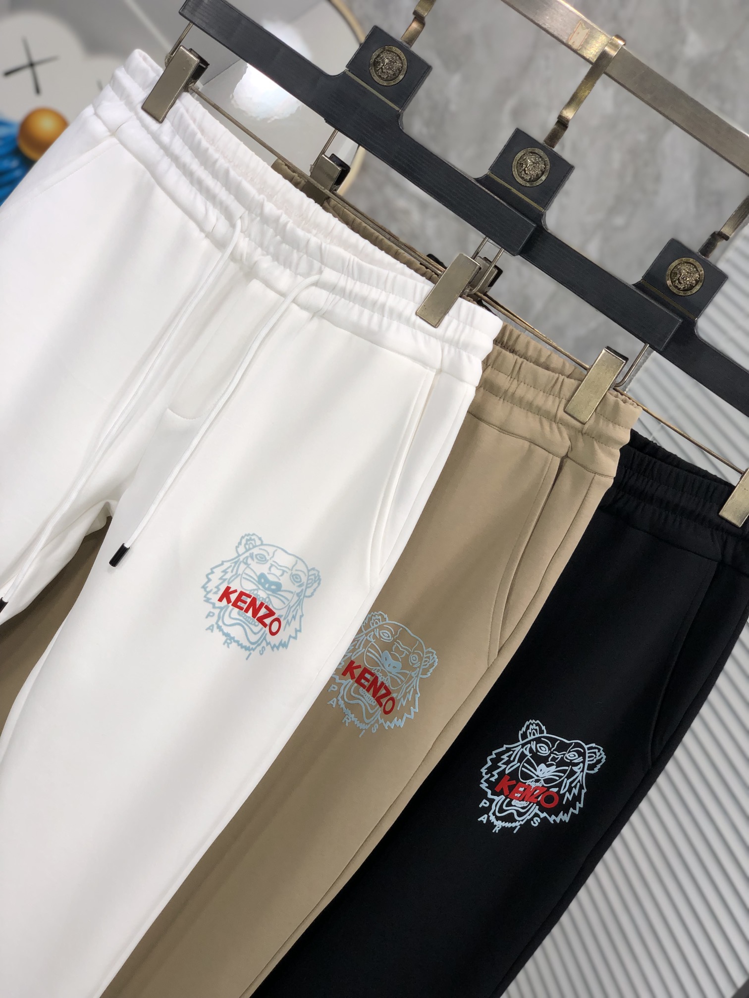  。kenzo。秋冬新品。订制高品质时尚休闲裤。超级百搭款。独家定制-进口高端高密度精棉面料，w贴身舒适