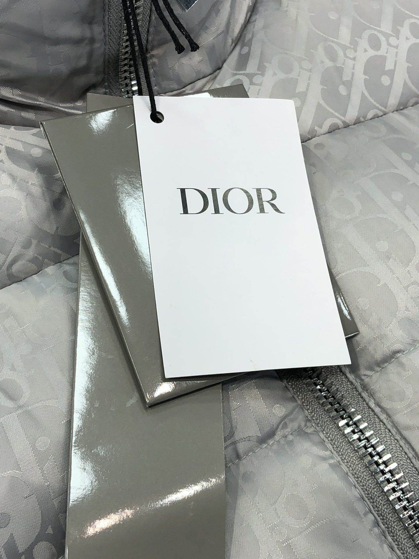 Dior2024秋冬新款羽绒服原版1:1订制五金配件全进口原版定制欢迎专柜对比绝对的高品质采用顶级95白