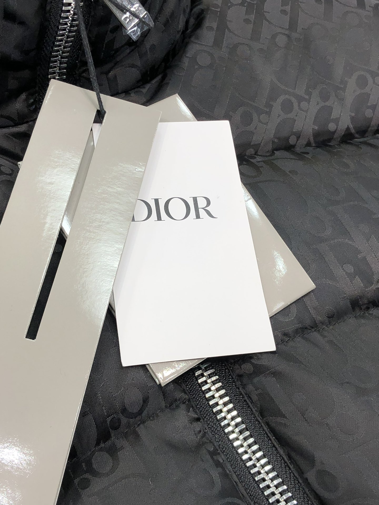 Dior2024秋冬新款羽绒服原版1:1订制五金配件全进口原版定制欢迎专柜对比绝对的高品质采用顶级95白