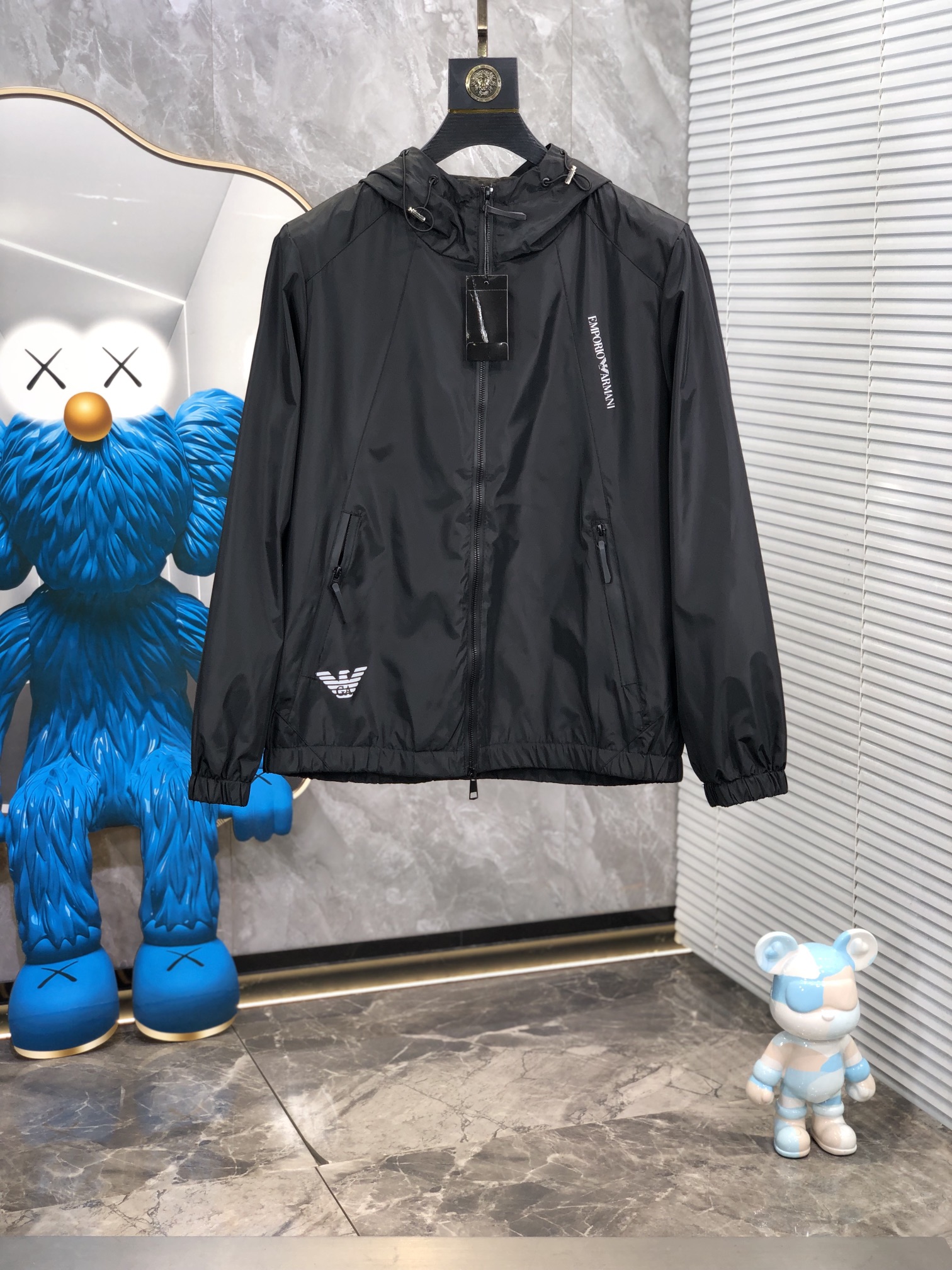 NO:118165,. . Armani. 25SS early spring counter new hooded jacket jacket, original customization of counter, high-end customer-supplied nylon fabric, 1f custom hardware accessories, new models are released simultaneously on the counter, simple, comfortable and breathable, new products must-have single product size M-3XLm wear 175/130 catties, armani, jackets & coats, jackets & coats, hats, alexander wang19860909. .阿玛尼. 25SS早春专柜新款连帽夹克外套 专柜原版定制 高档客供尼龙面料 1f定制五金配件 柜台同步发售新款 简单舒适透气 新品必入单品尺码M-3XLm穿175/130斤,,armani,jackets & coats,jackets & coats,hats,alexander wang,Men's clothing