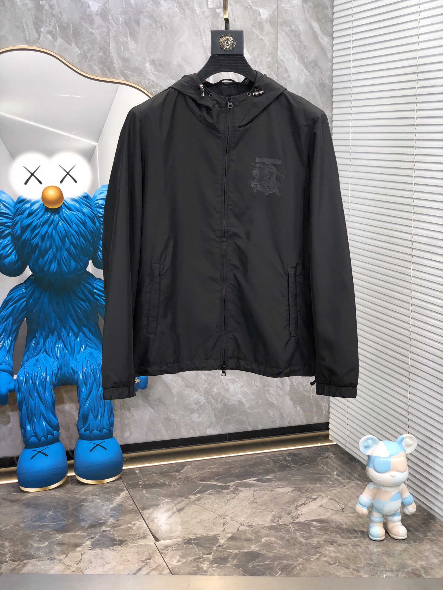 NO:118166,. Burberry.25SS early spring counter new hooded jacket jacket, original customization of counter, high-end customer-supplied nylon fabric, 1f custom hardware accessories, new models are released simultaneously on the counter, simple, comfortable and breathable, new products must-have single product size M-3XLm wear 175/130 catties, burberry, jackets & coats, jackets & coats, hats, alexander wang19860909. .巴宝莉.25SS早春专柜新款连帽夹克外套 专柜原版定制 高档客供尼龙面料 1f定制五金配件 柜台同步发售新款 简单舒适透气 新品必入单品尺码M-3XLm穿175/130斤,,burberry,jackets & coats,jackets & coats,hats,alexander wang,Men's clothing