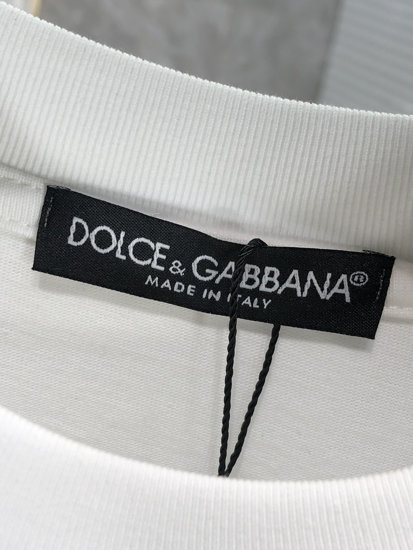  。D&G 。Ss秋冬单季长袖特供纯棉长T，基础衣橱神器， 休闲百搭必备款）做工走线质感一流，b常规欧货