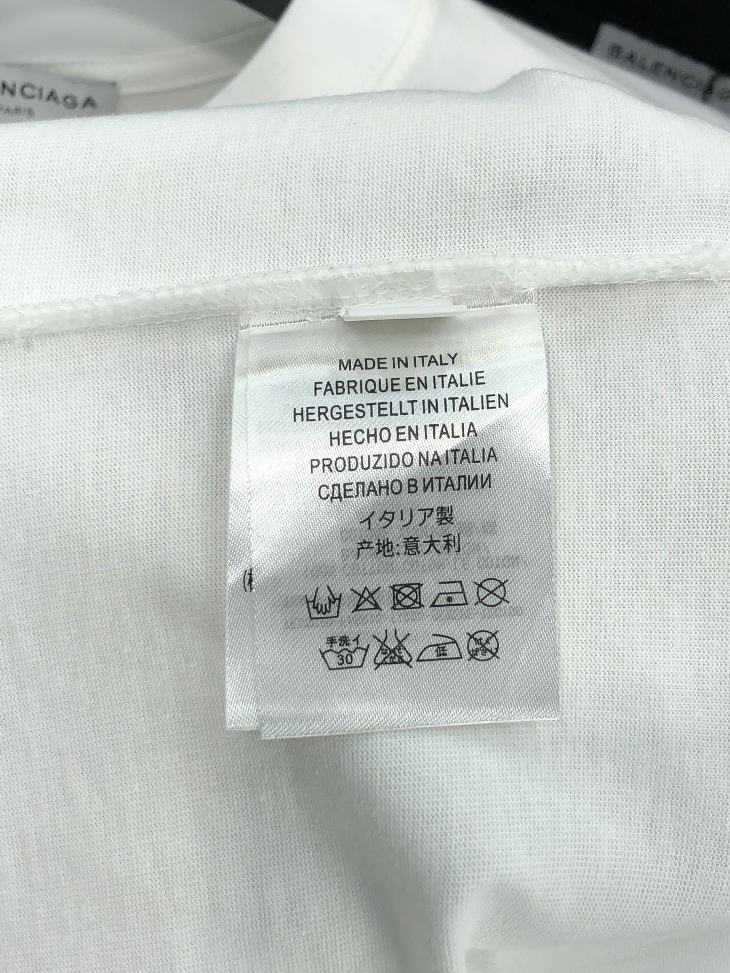  。D&G 。Ss秋冬单季长袖特供纯棉长T，基础衣橱神器， 休闲百搭必备款）做工走线质感一流，b常规欧货