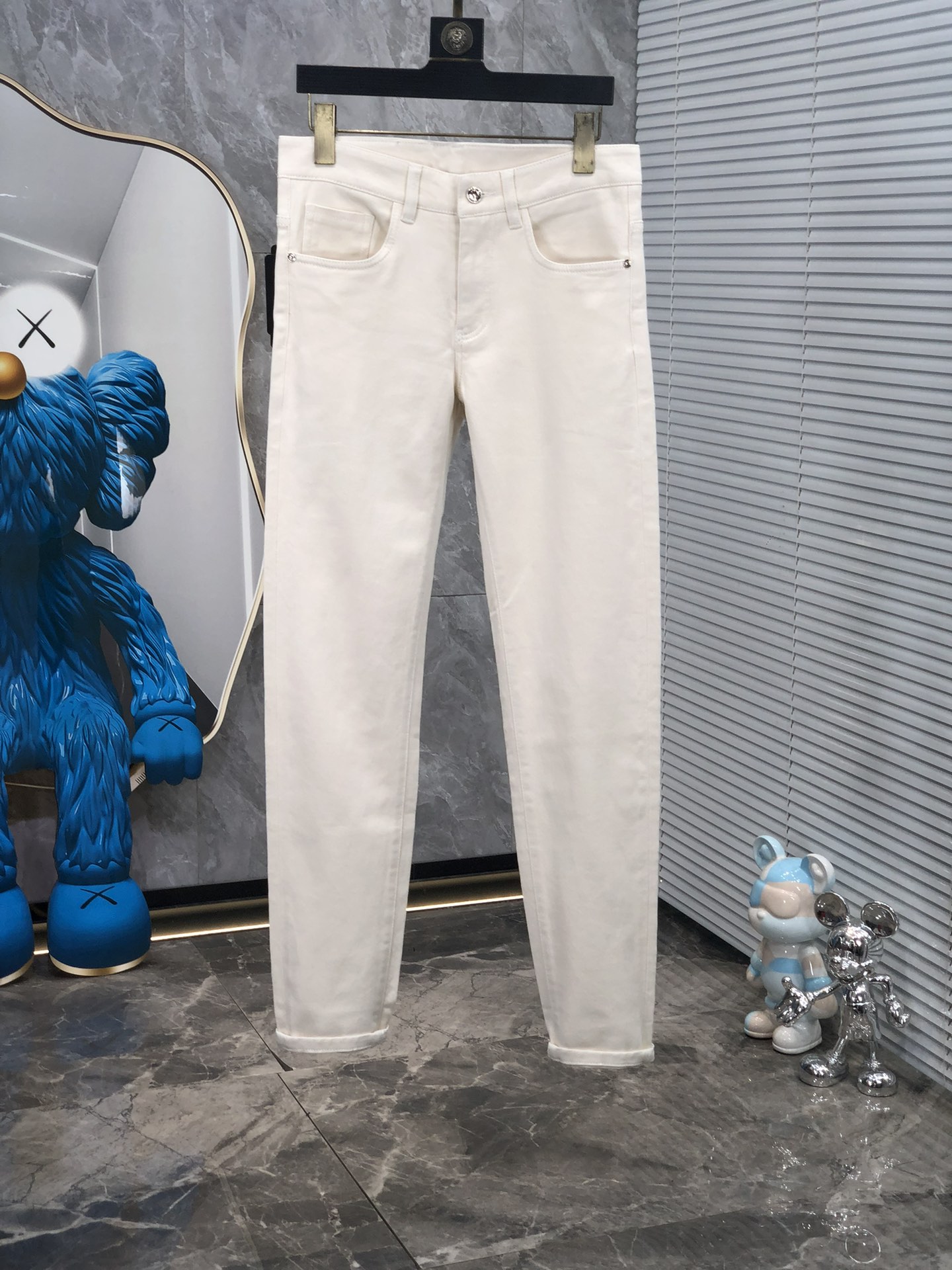 NO:118144,. . Magira. 2025 new jeans, the latest popular commuting and versatile style, the same luxury, high-end and high-end style, the most first-class design is imported, the color is very positive, the color is high-cost, and the product is good. M The entire washing process is in line with environmental protection and irritating to human skin. 5 The pants are stylish and comfortable, and the natural and casual pants are perfect. The real thing is very beautiful, and the details can show the careful craftsmanship, and the details can show the quality of the big brand. I think such a feature is enough to make people excited. Super versatile basic styles are all used, and they are very valuable and cost-effective!  29-38, Masion Margiela, Jeans, Alexander wang19860909. .马吉拉.2025新款牛仔裤,最新爆款通勤百搭无论什么场合穿都一样奢华高端上档次款式设计最一流选用进口原色丹宁高弹面料颜色非常正原色,高成本才能出好货,m整个洗水工艺都是符合环保对人体皮肤0刺激的,5裤子有型又舒服具有休闲裤自然随性的特色,完美兼备.实物非常漂亮,细节上可见工艺用心,细节都能彰显大牌的品质感.我觉得这样一条特色足以让人心动.超百搭基本款人手一条,超值性价比！ 码数29-38,,masion margiela,jeans,alexander wang,Men's clothing