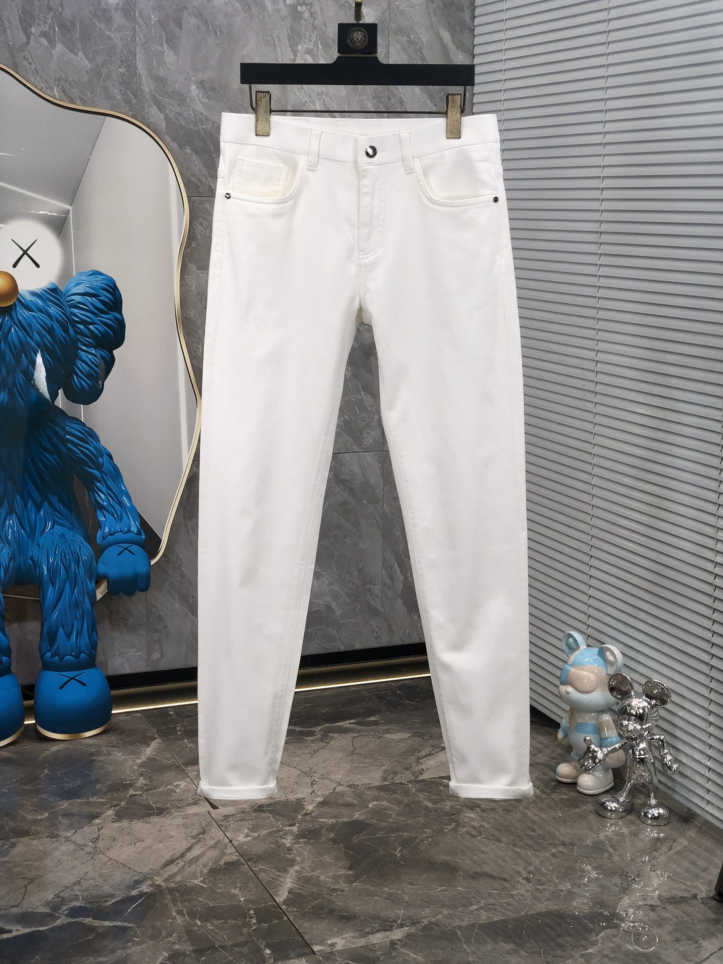 NO:118145,. . Armani. 2025 new jeans, the latest popular commuting and versatile style, the same luxury, high-end and high-end style, the most first-class design is imported, the color is very positive, the color is high-cost, and the product is good. m The entire washing process is in line with environmental protection and irritating to human skin. 5 The pants are stylish and comfortable, and the natural and casual pants are perfect. The real thing is very beautiful, and the details can show the careful craftsmanship, and the details can show the quality of the big brand. I think such a feature is enough to make people excited. Super versatile basic styles are all used, and they are very valuable and cost-effective!  Count 29-38, Armani, jeans, alexander wang19860909. .阿玛尼.2025新款牛仔裤,最新爆款通勤百搭无论什么场合穿都一样奢华高端上档次款式设计最一流选用进口原色丹宁高弹面料颜色非常正原色,高成本才能出好货,m整个洗水工艺都是符合环保对人体皮肤0刺激的,5裤子有型又舒服具有休闲裤自然随性的特色,完美兼备.实物非常漂亮,细节上可见工艺用心,细节都能彰显大牌的品质感.我觉得这样一条特色足以让人心动.超百搭基本款人手一条,超值性价比！ 码数29-38,,armani,jeans,alexander wang,Men's clothing