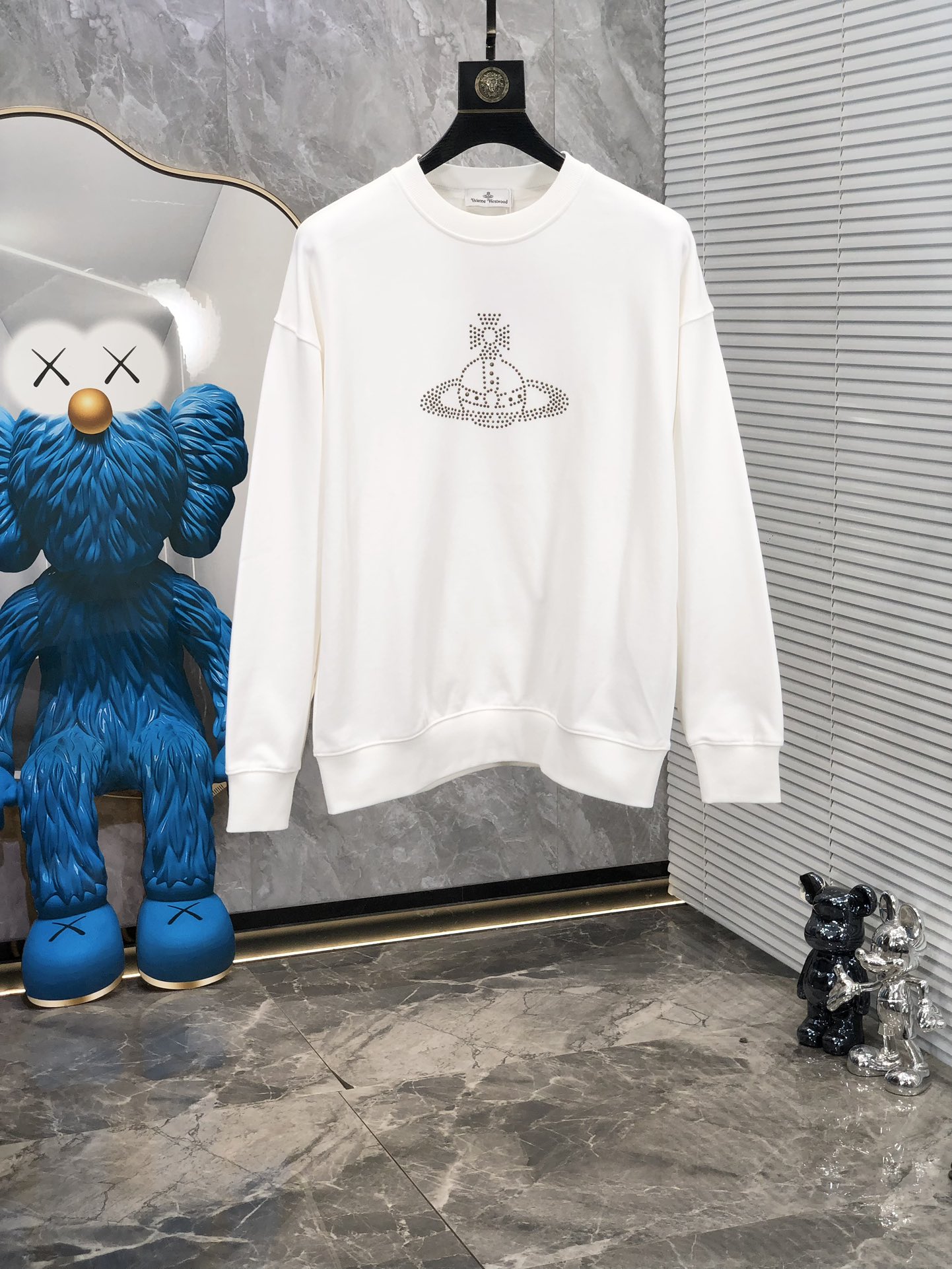 NO:118163,.The Queen Mother of the Citizen. 25 new classic round-neck sweatshirt with classic logo embellishments, the details of k cannot be picked, it is of great classiness and luxurious recognition!  Wearing it is comfortable and slim, lazy and casual, especially durable, d is suitable for daily wear ~ The fabric is made of 450g double-strand large terry loop fabric, very comfortable to touch, fashionable and personalized, a super versatile and beautiful sweatshirt.s-xxL.s wear 175/130, hoodie, sweatshirts, alexander wang19860909.西太后.25新款经典圆领卫衣 经典标识logo点缀,k细节无法挑剔,极具档次感与奢华辨识度！穿上就是舒适自在又显瘦的存在,慵懒而随性,特别耐看,d适合日常穿着～面料采用450g双股大毛圈面料 手感非常舒服 时尚又个性 超级百搭好看的一款卫衣.s-xxL.s穿175/130,,hoodie,sweatshirts,alexander wang,Men's clothing