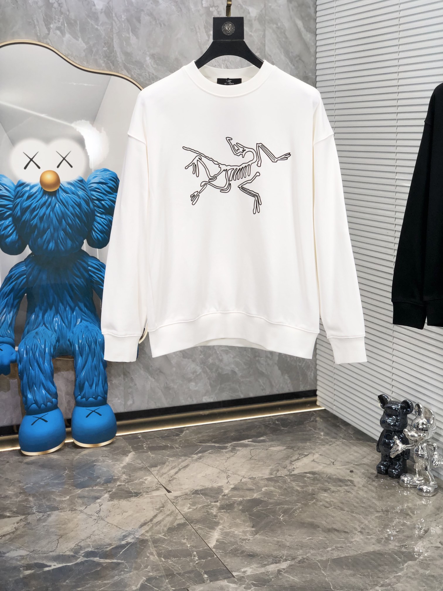 NO:118148,.Archaeon Bird. 25 new classic round-neck sweatshirt with classic logo embellishment, k details cannot be picked, it is of great classiness and luxurious recognition!  Wearing it is comfortable and slim, lazy and casual, especially pleasing to look at. D is suitable for daily wear. The fabric is made of 450g double-strand large terry loop fabric. It feels very comfortable to touch, fashionable and personalized. A super versatile and beautiful sweatshirt.s-xxL.s wear 175/130, arc'teryx, hoodie, sweatshirts, alexander wang19860909.始祖鸟.25新款经典圆领卫衣 经典标识logo点缀,k细节无法挑剔,极具档次感与奢华辨识度！穿上就是舒适自在又显瘦的存在,慵懒而随性,特别耐看,d适合日常穿着～面料采用450g双股大毛圈面料 手感非常舒服 时尚又个性 超级百搭好看的一款卫衣.s-xxL.s穿175/130,arc'teryx,hoodie,sweatshirts,alexander wang,Men's clothing